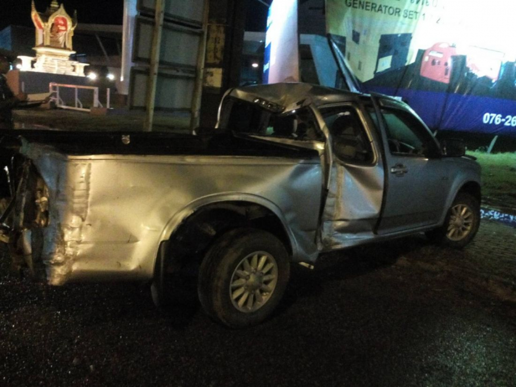 Driver survives Phuket speed-sign crash