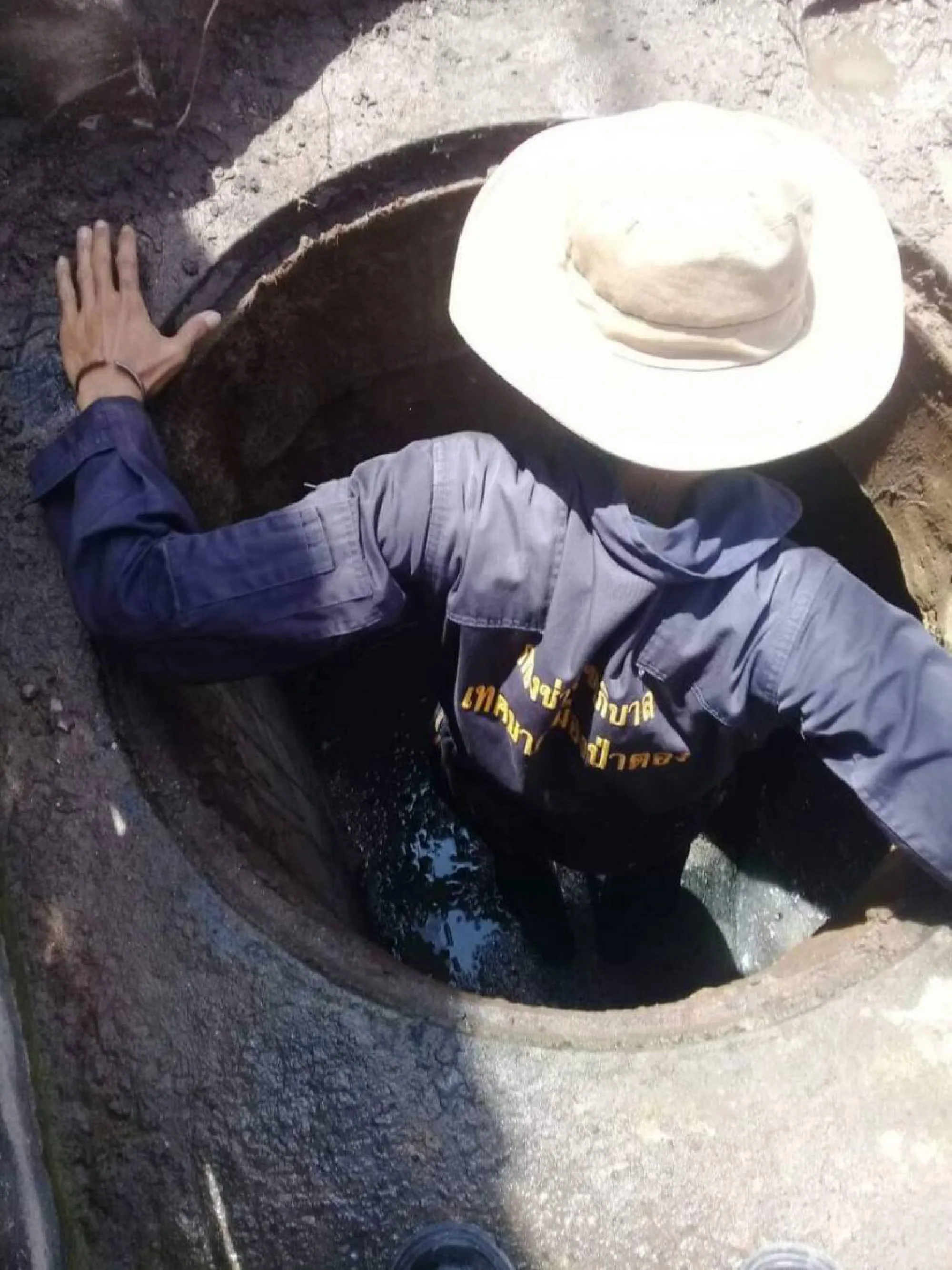 Patong municipality acts after waste water flows into bay