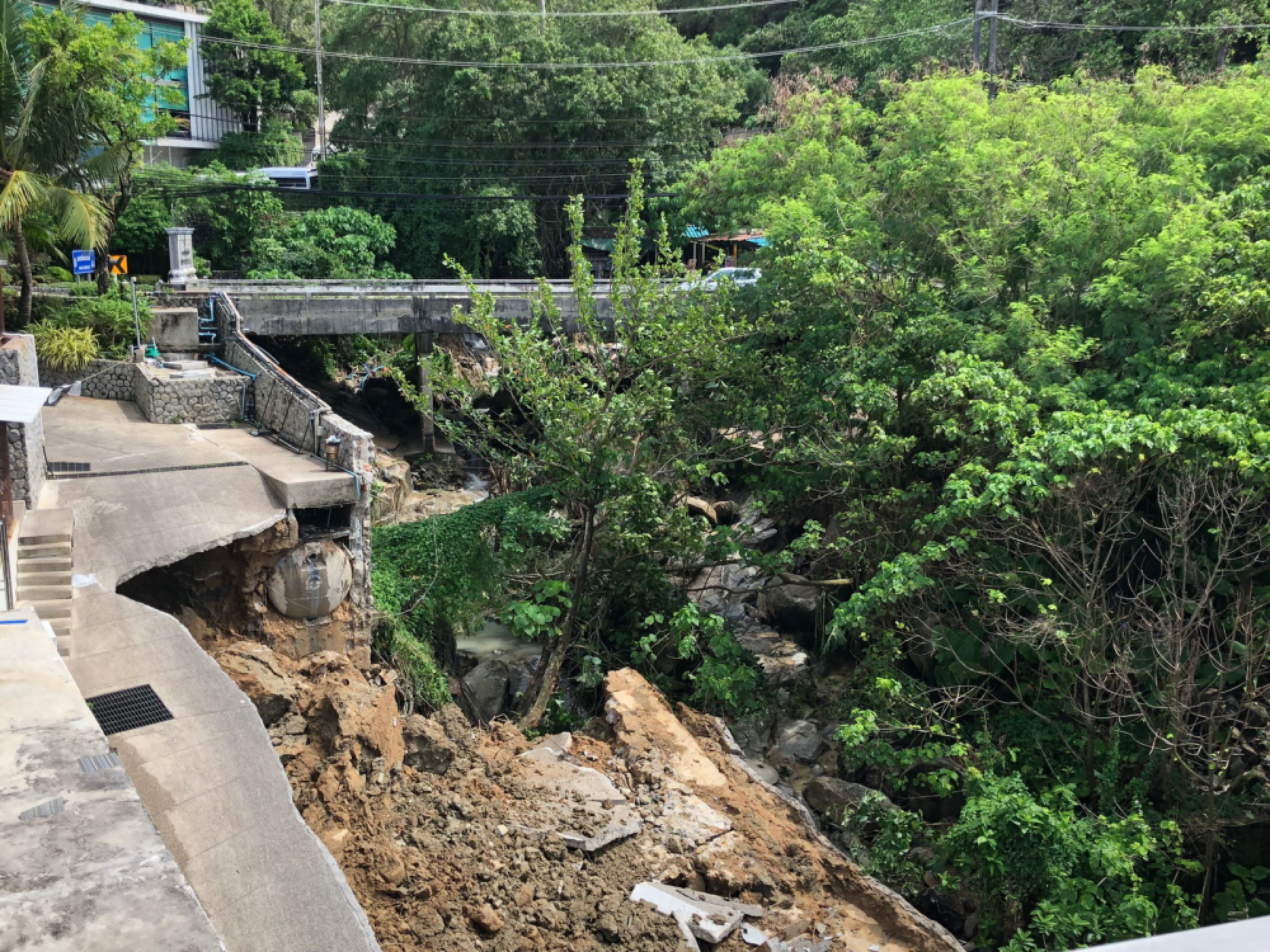 Phuket governor inspects coastal flooding