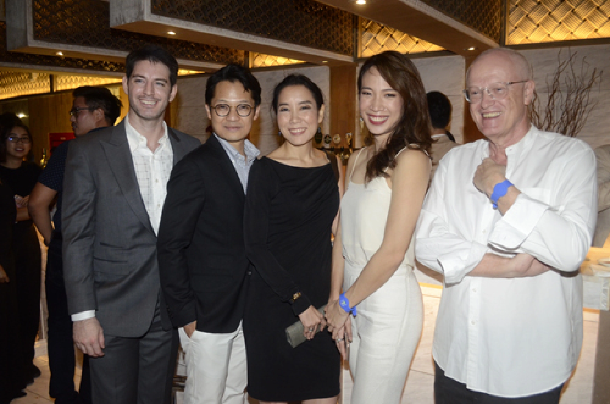 Where drinkers walk on air