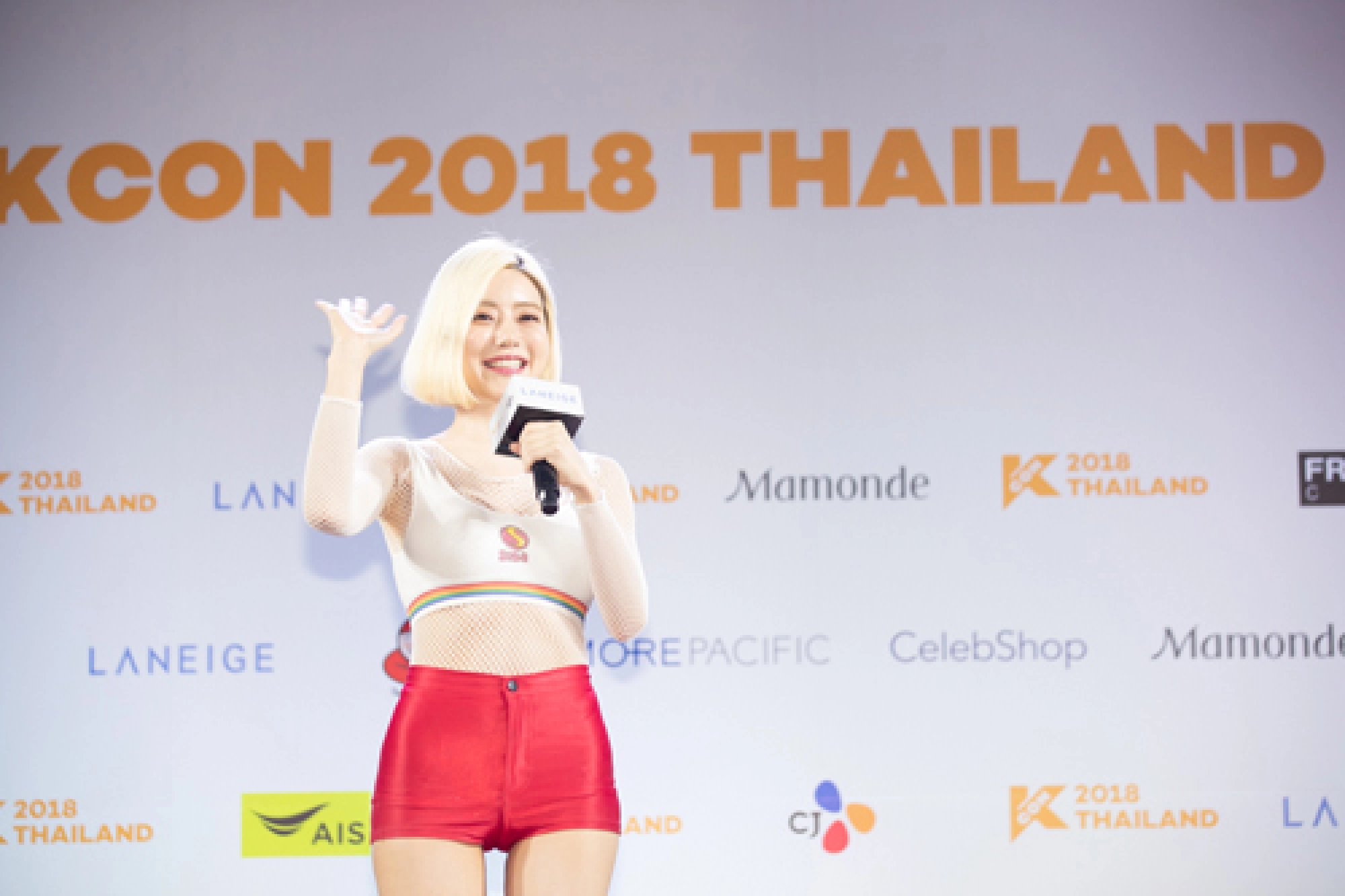 K-pop onstage, girls in puddles