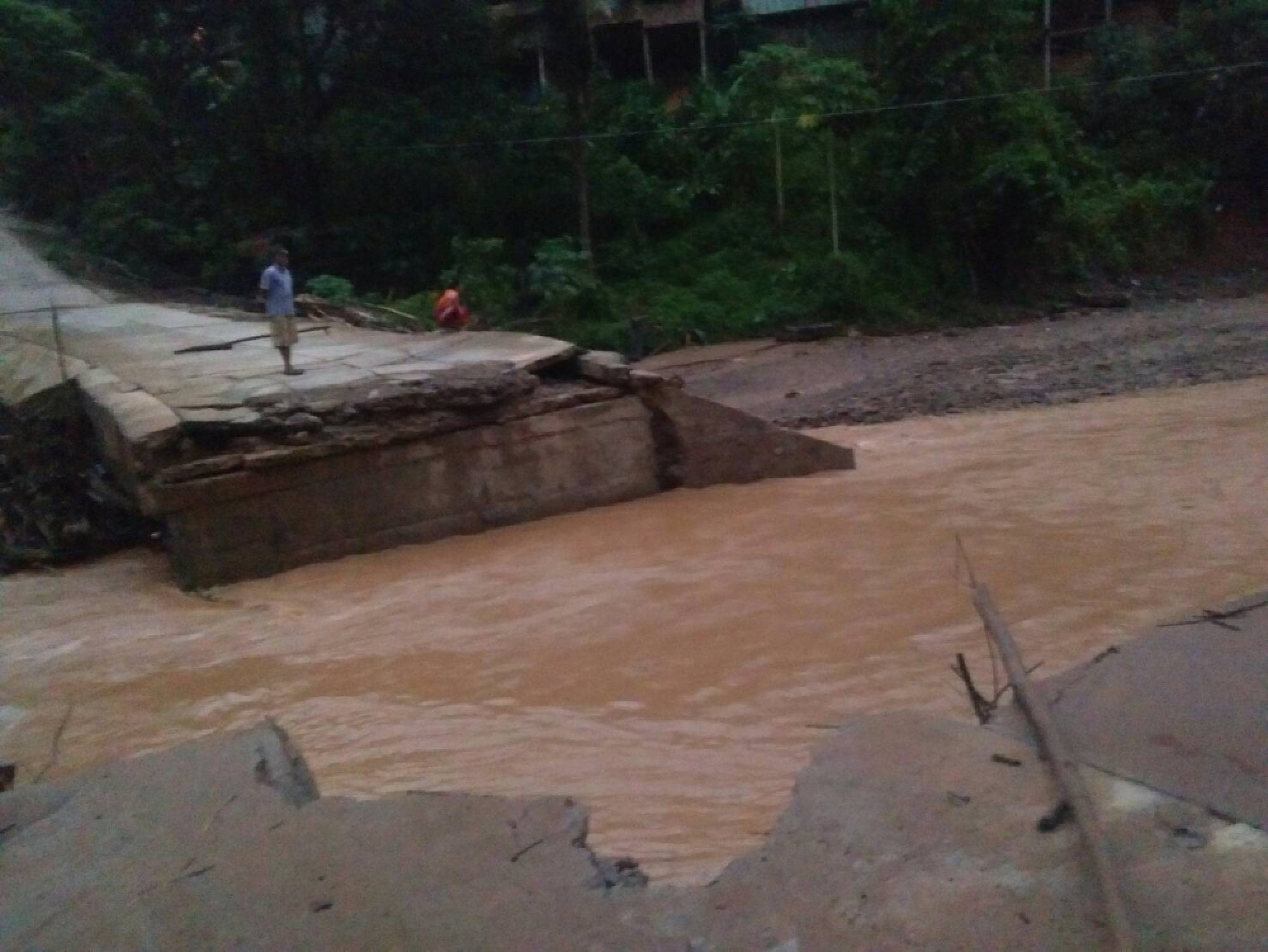 Flood sweeps away key bridge in Mae Hong Son