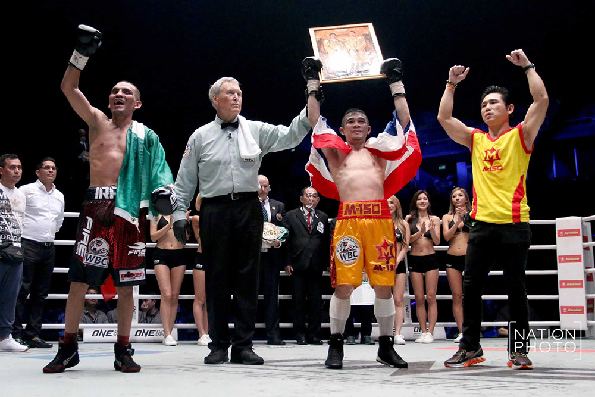 Srisaket outpoints stubborn Mexican to keep world title