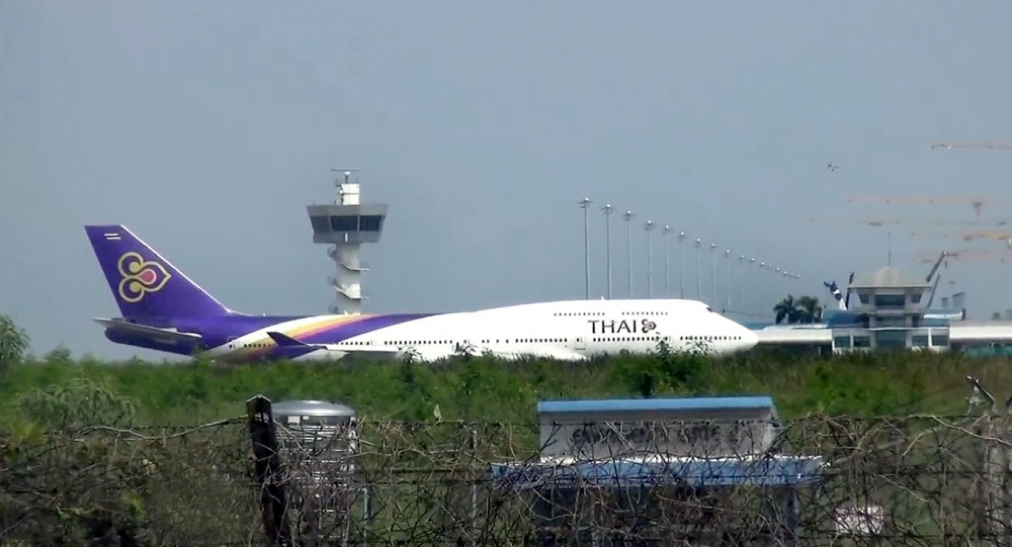Runway reopened at Suvarnabhumi, jumbo jet retrieved after skidding in heavy rains