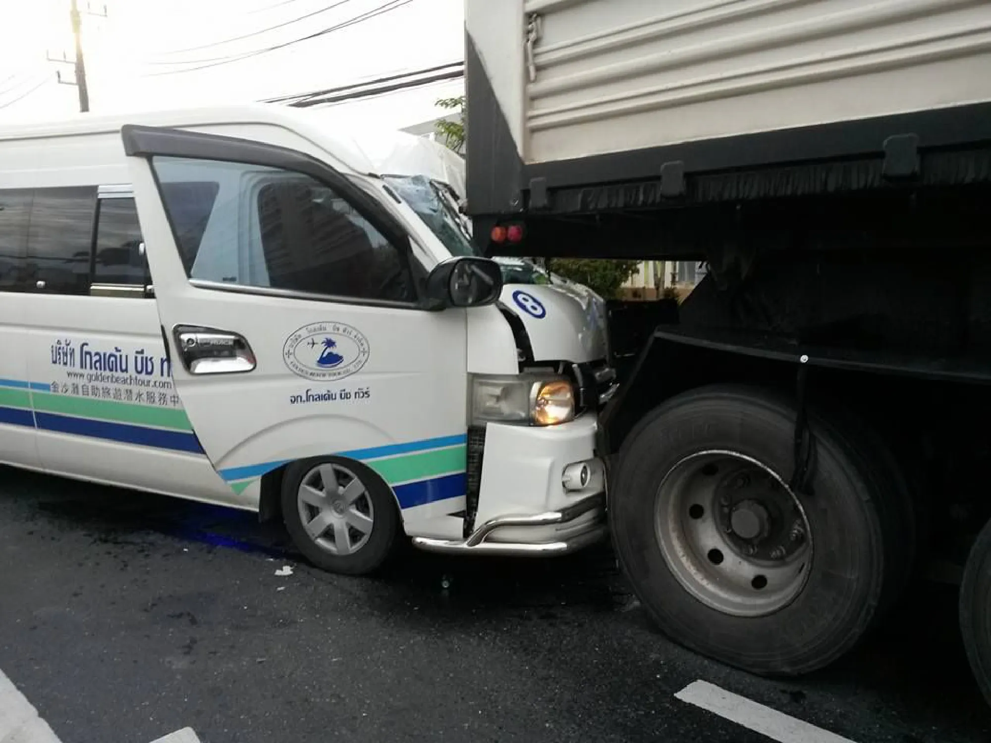 Chinese tourists injured in Phuket crash