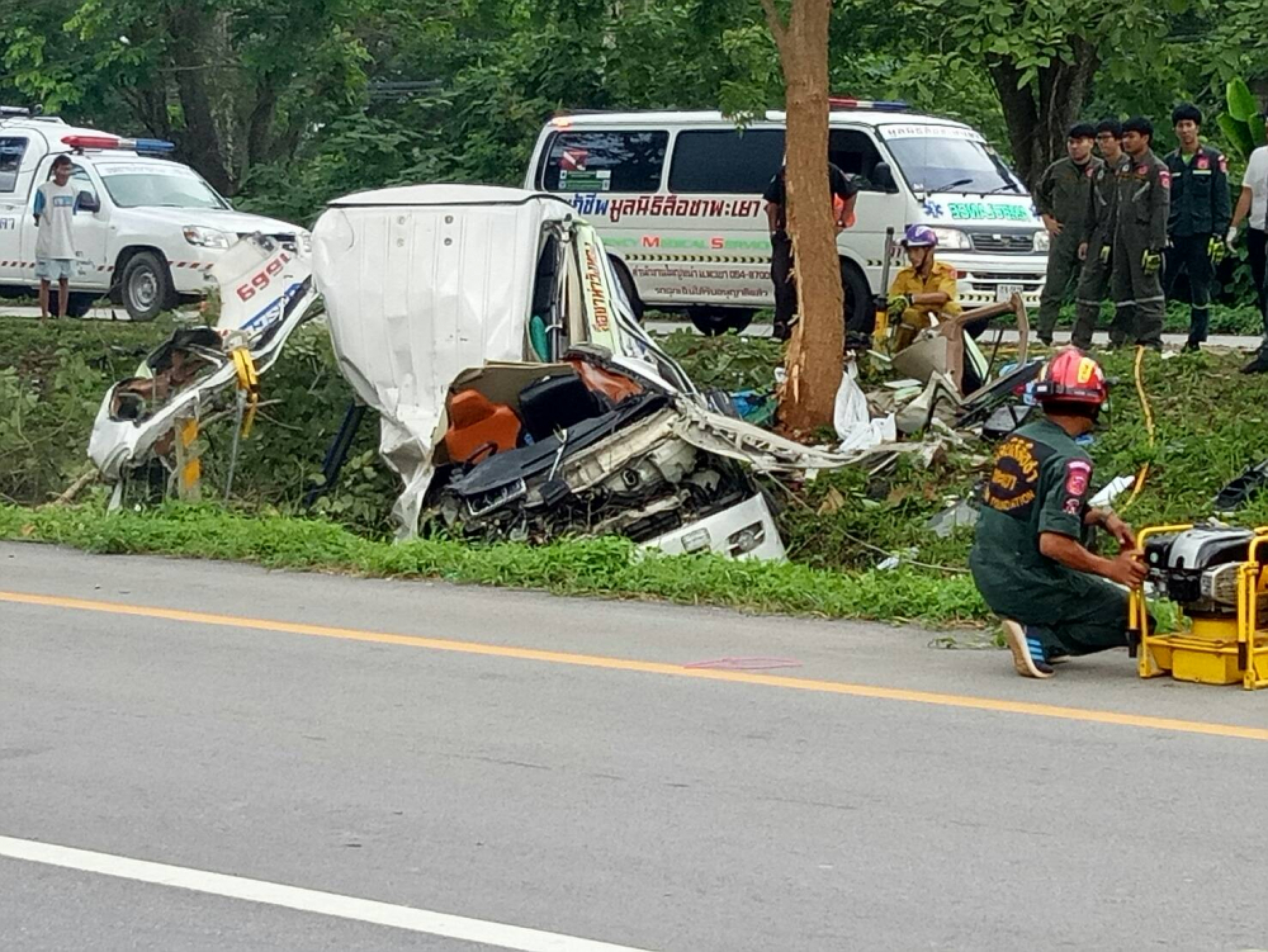 Two nurses, ambulance driver killed in Lampang crash