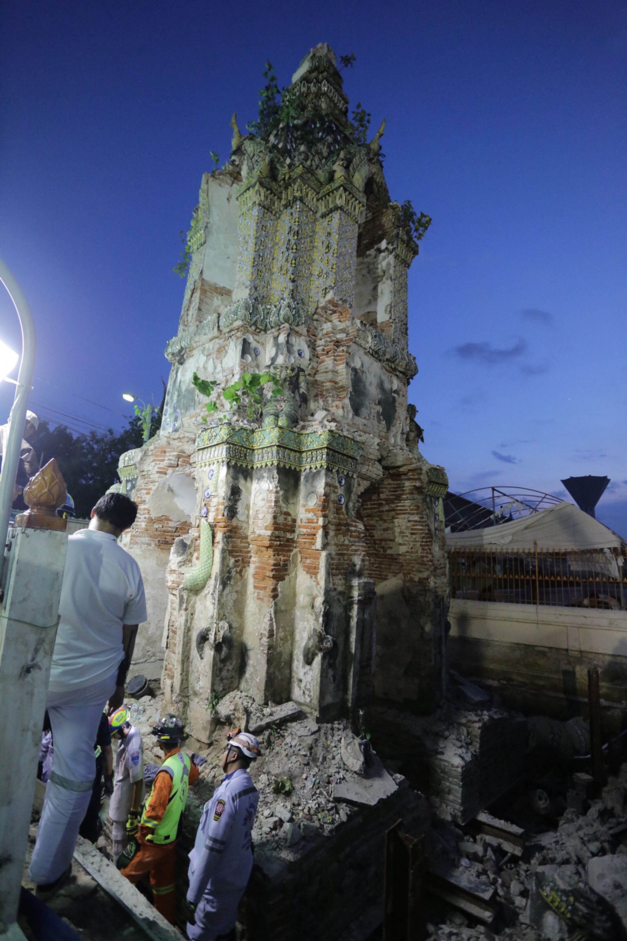 Eleven injured as historic tower collapses during restoration at Bangkok temple