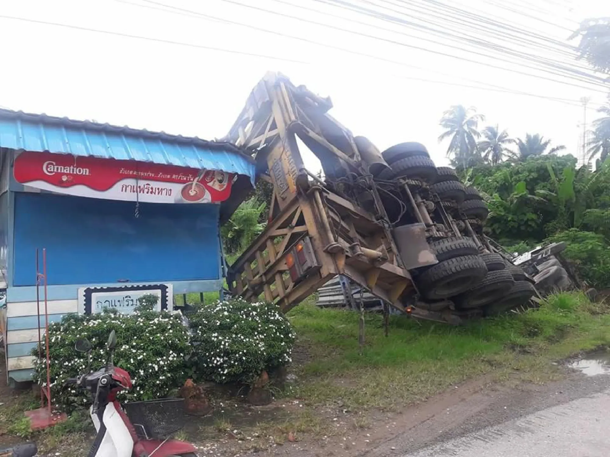 Driver escapes Phang Nga truck rollover