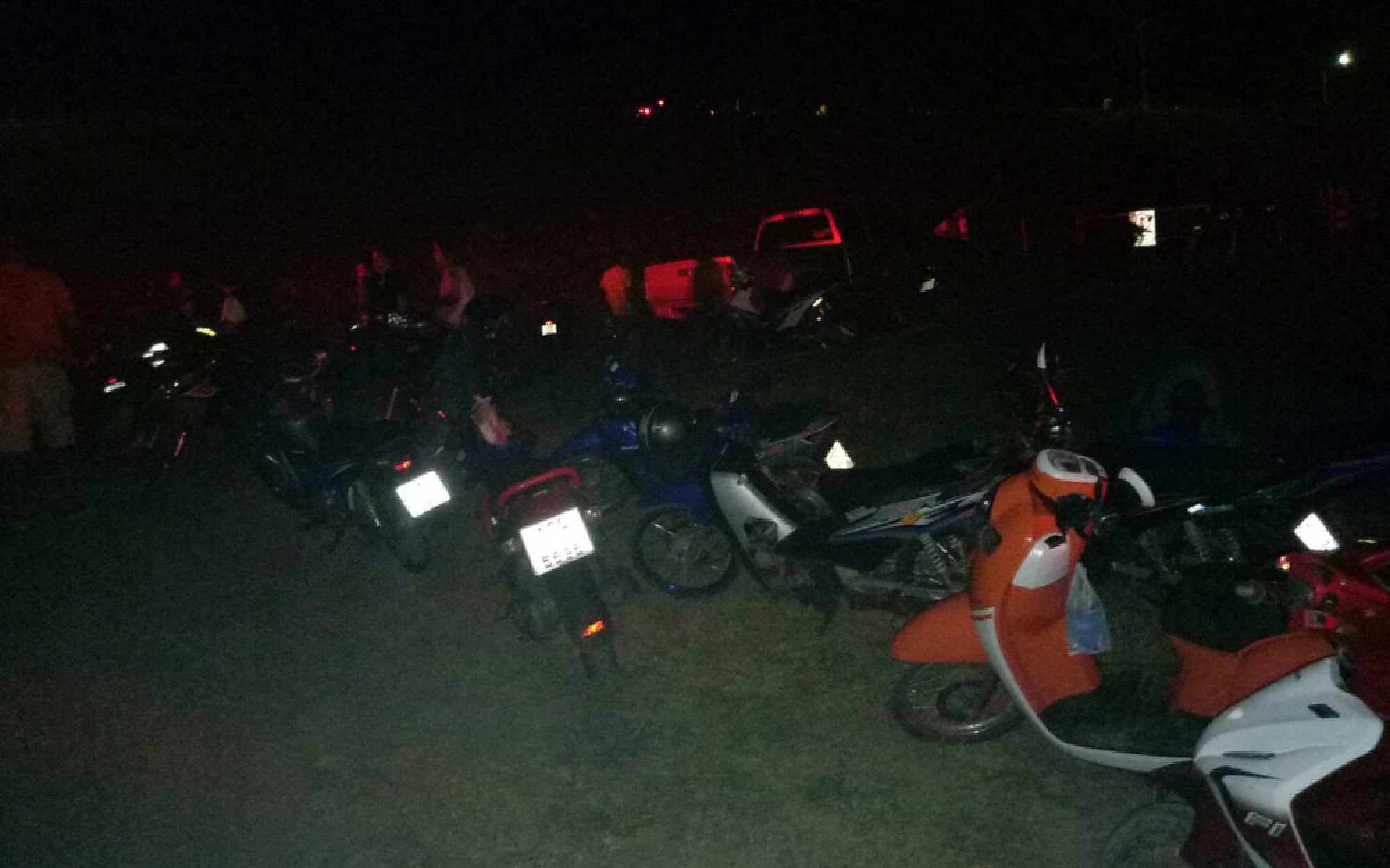 Troops, police stop 150 young motorcyclists from racing on Sa Kaew dam road