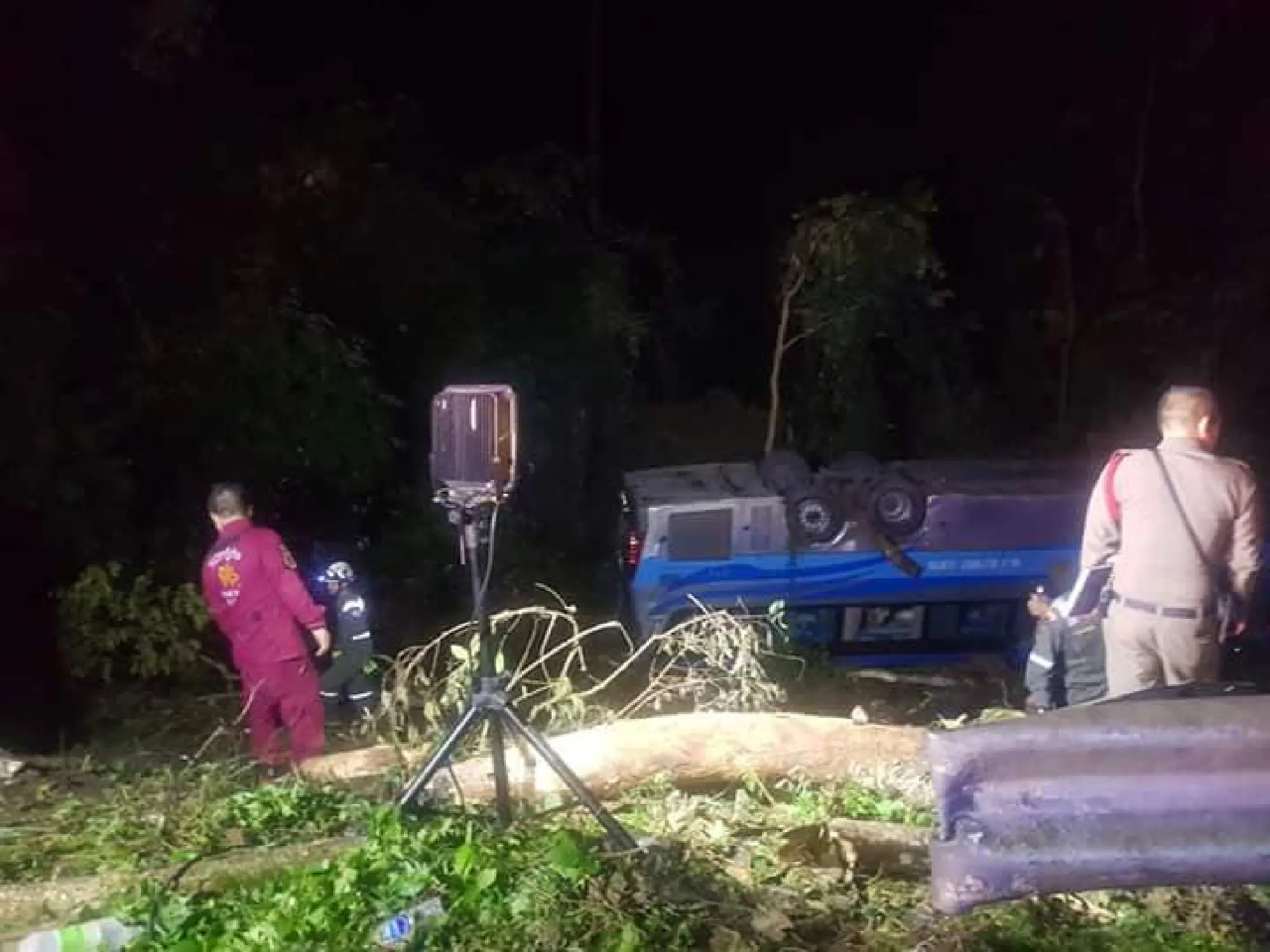 Hillside bus plunge injures 19 in Prae