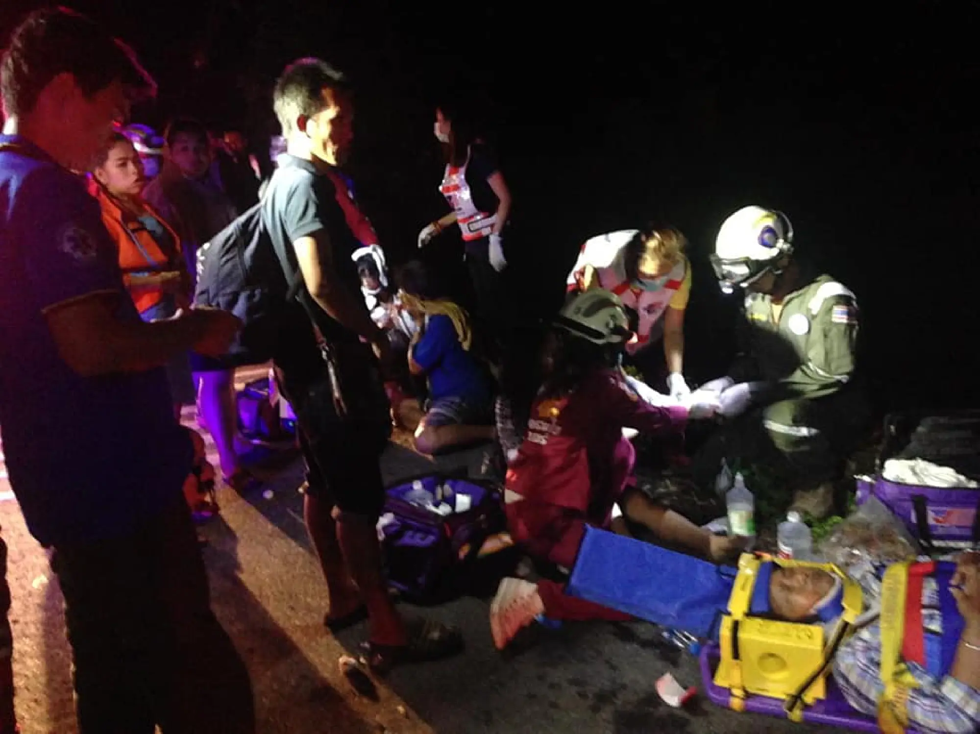 Hillside bus plunge injures 19 in Prae