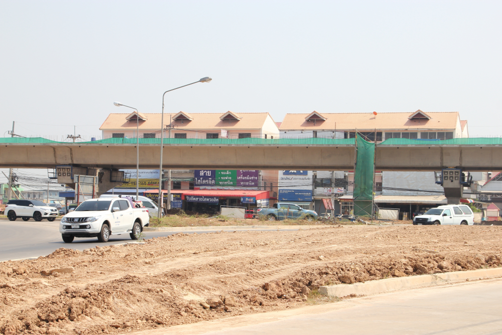 Songkran motorists allowed to use incomplete Phitsanulok roundabout