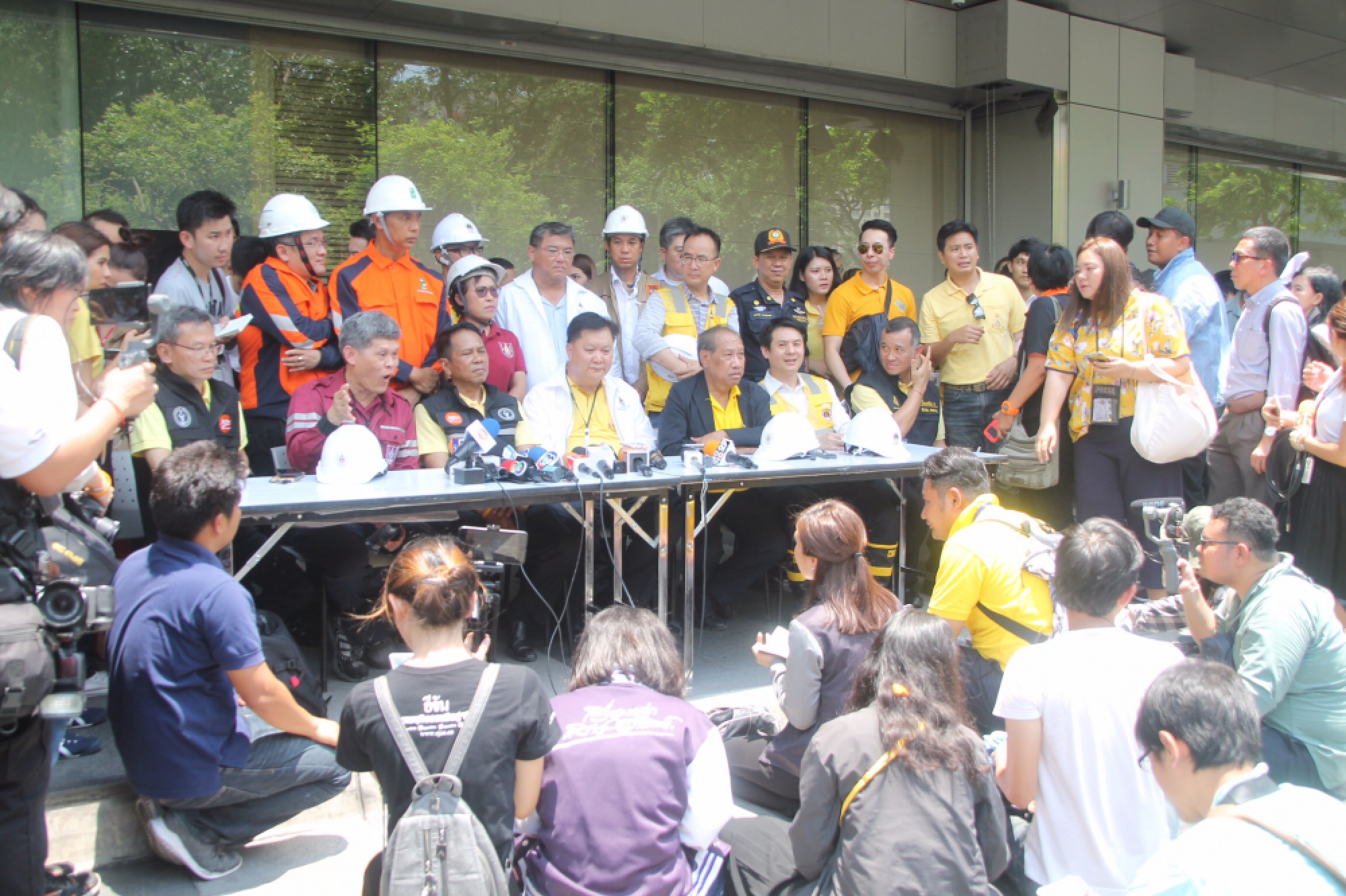 Officials downplay Central World fire threat, but shopper warns against underestimating danger