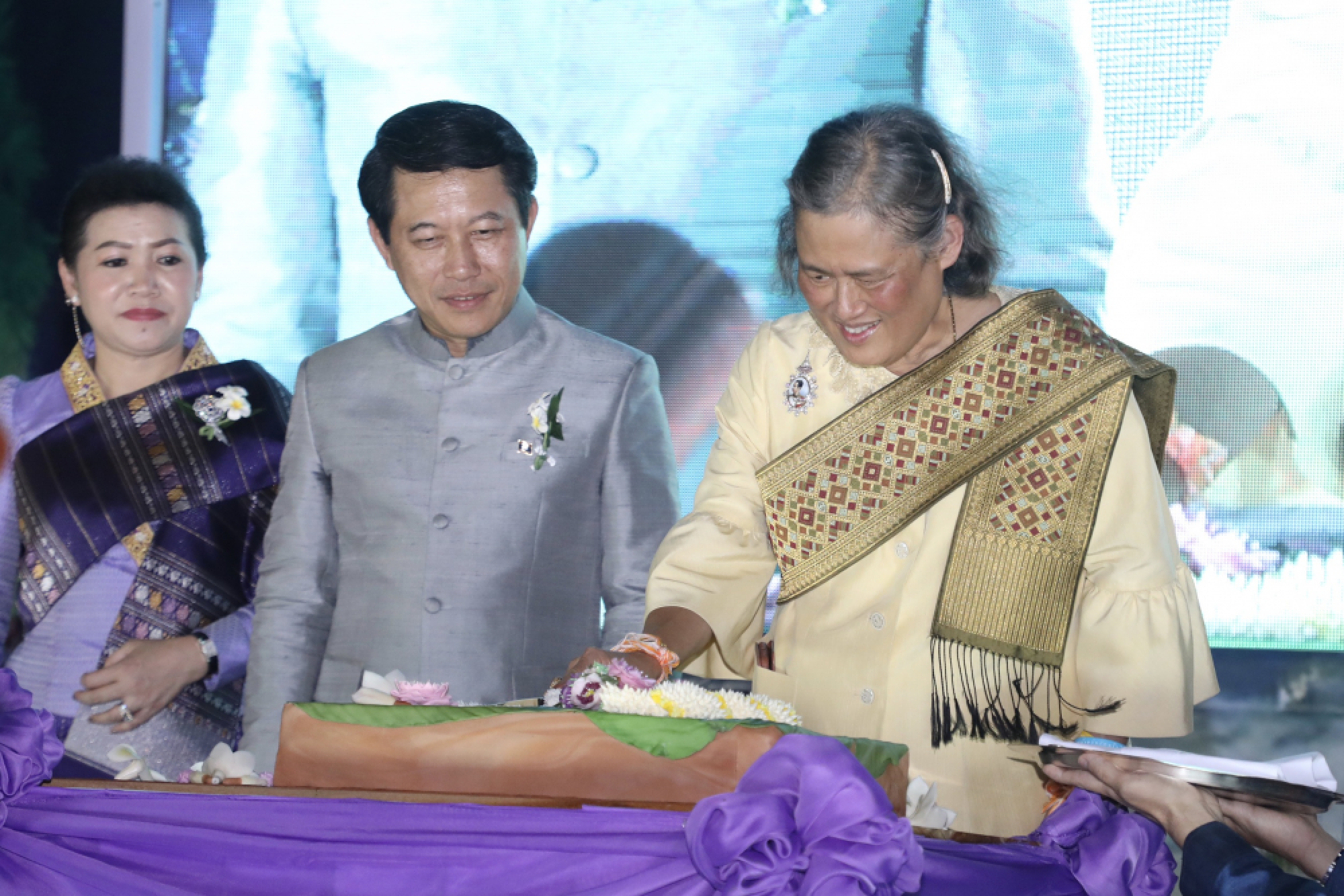 Princess marks Songkran at Laos mission