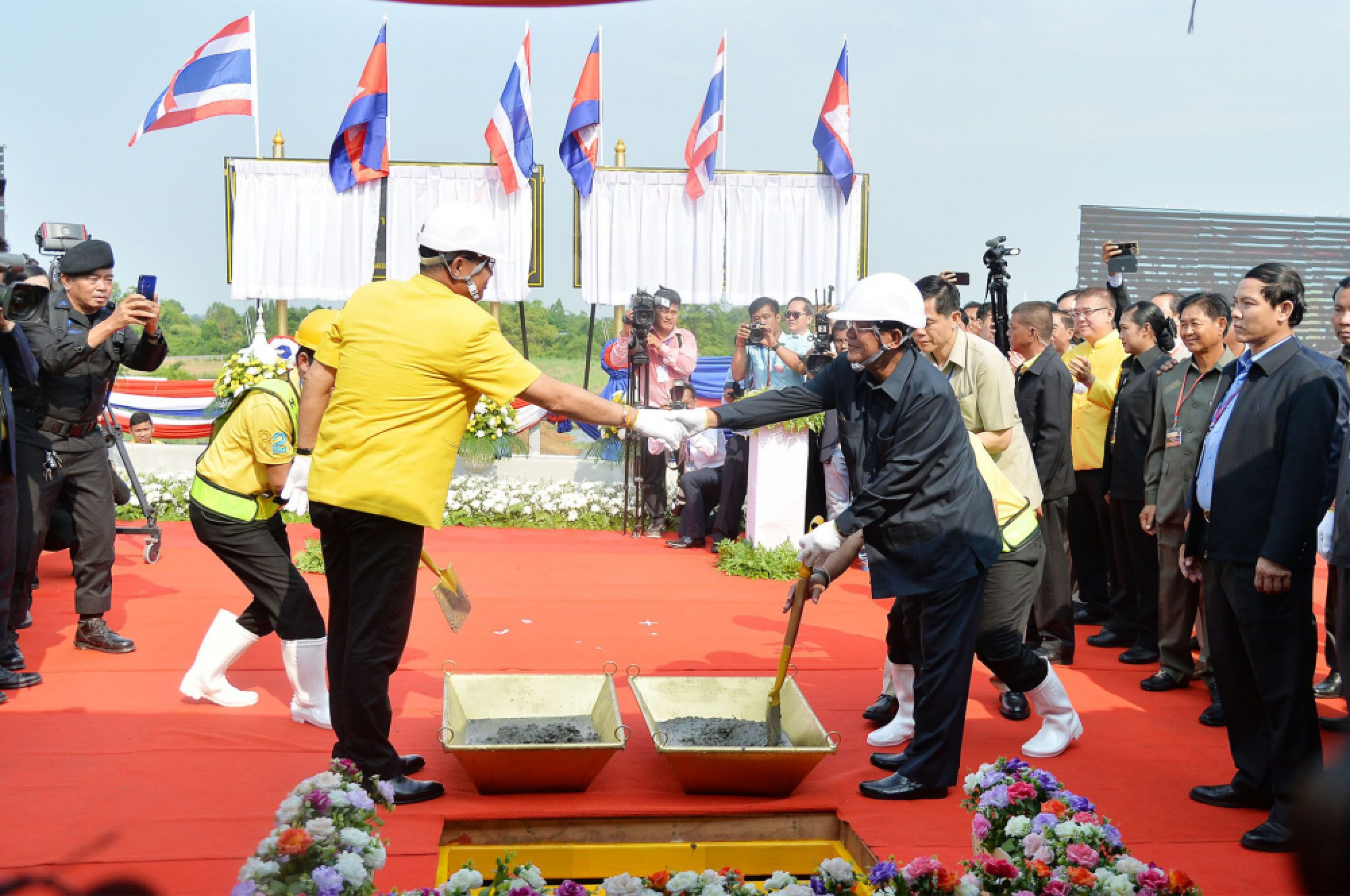  Cambodia and Thailand reconnected by rail after 45 years