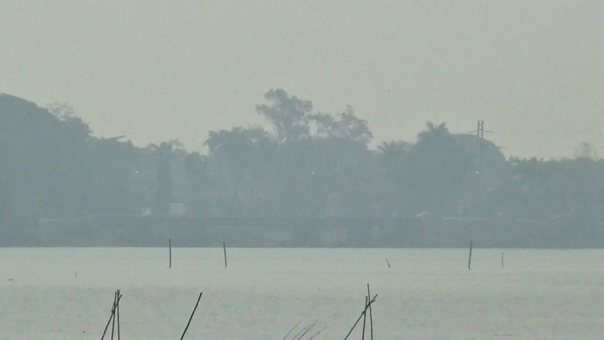 Air pollution rises as fires continue to burn in North