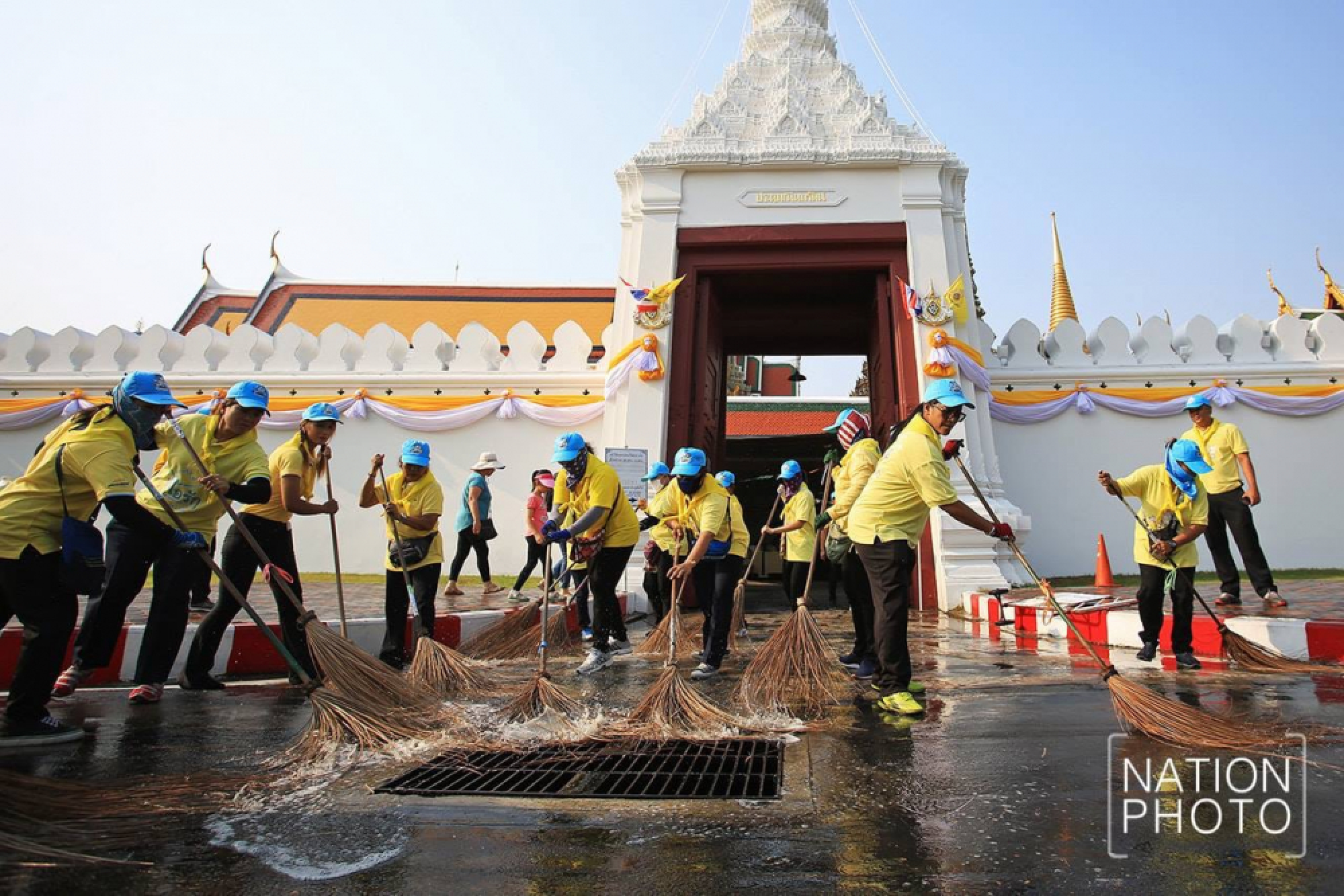 ‘Big Cleaning Day’ prepares the royal procession route