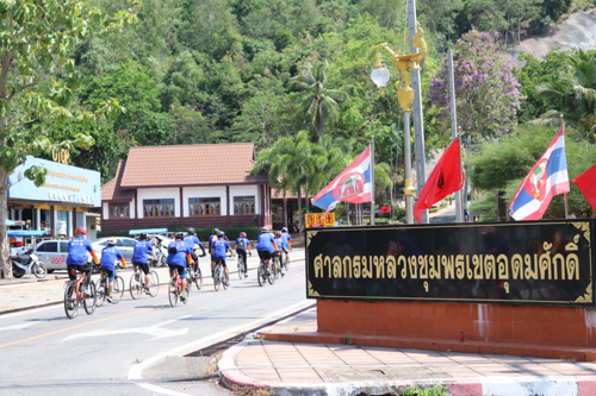 Wheels pointed south