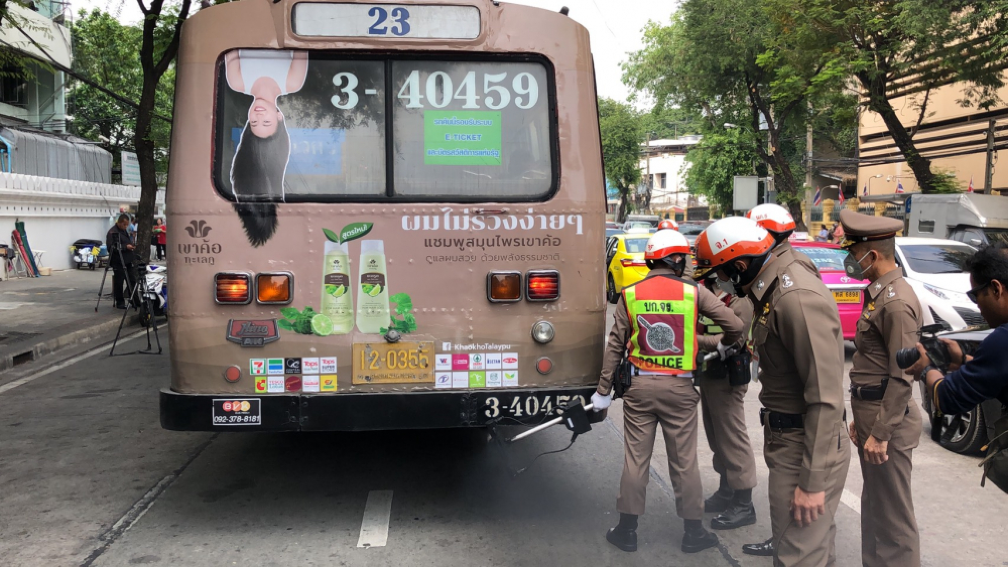 Bus and pickup truck drivers fined for exhaust pollution