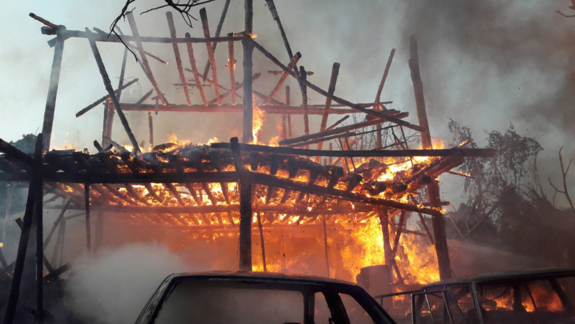 Elderly Chiang Mai woman leaps for her life as teak house blazes