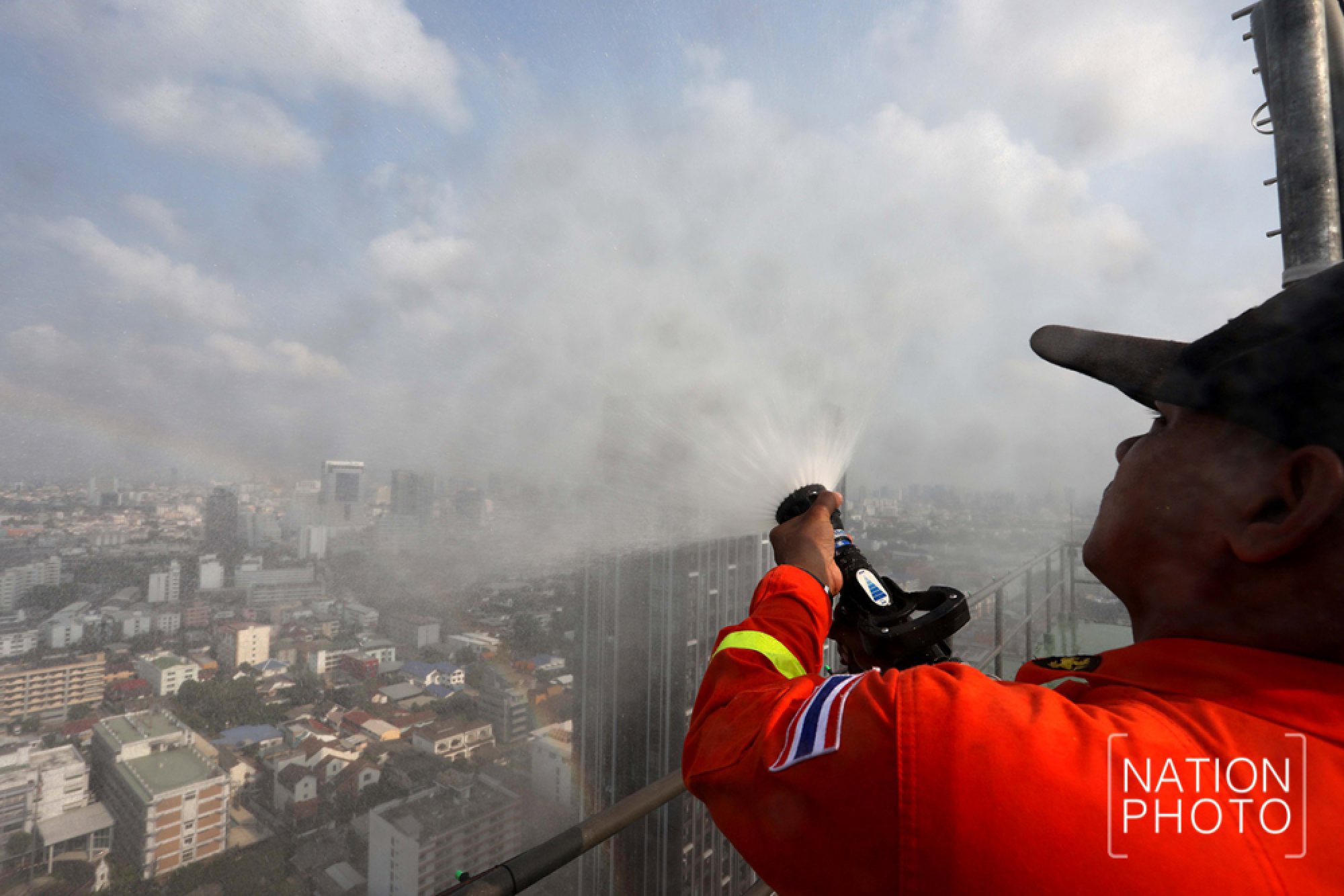 Stay in the shade: Hot and hazy weather ahead