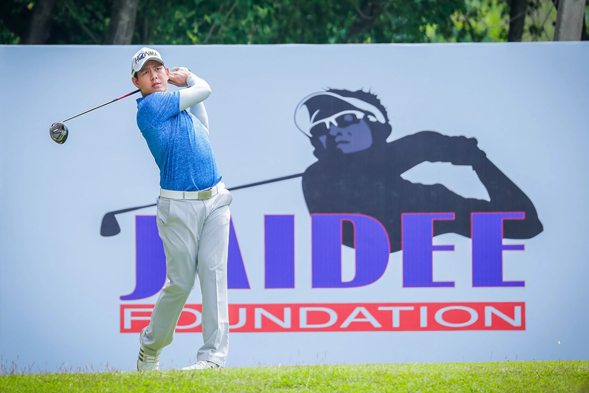 Birdie blitz gives outsider Higa early lead in Thongchai event