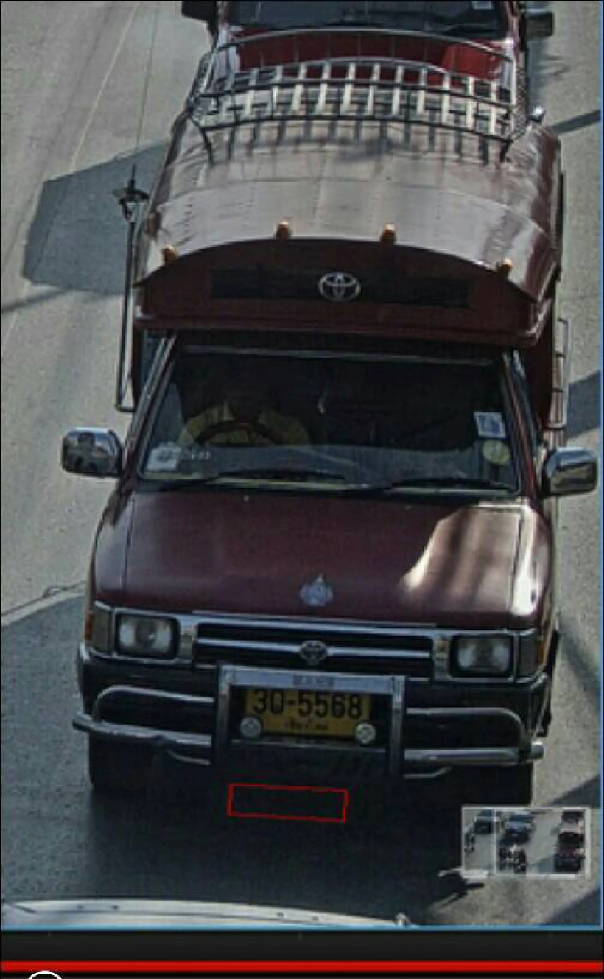 Sword-wielding song thaew driver gets slap on the wrist