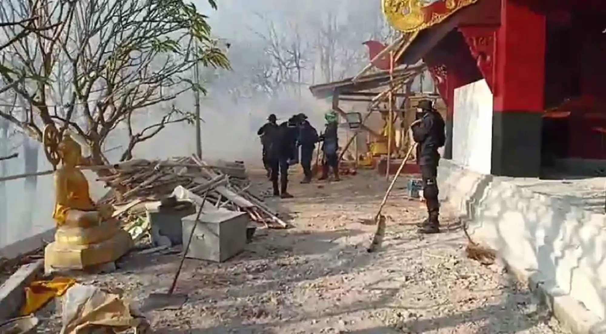 Soldiers on forest-fire frontline in North
