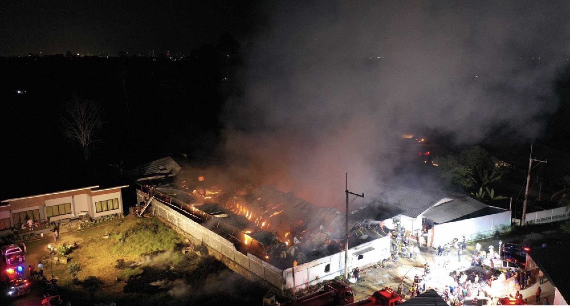 Fire destroys car-polish warehouse in Pattaya