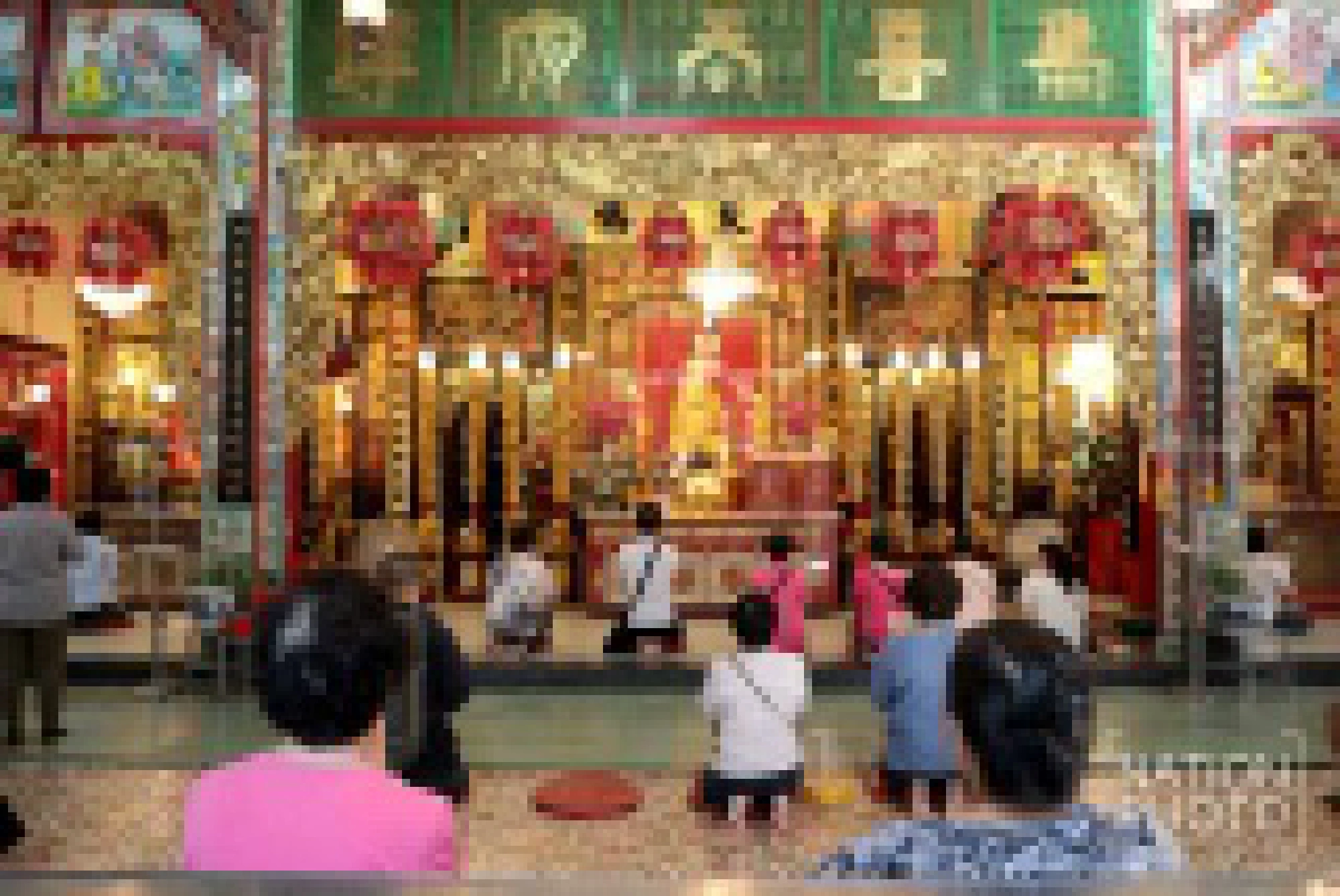 Chinese shrines in downtown Bangkok crowded as devotees pray for good fortune