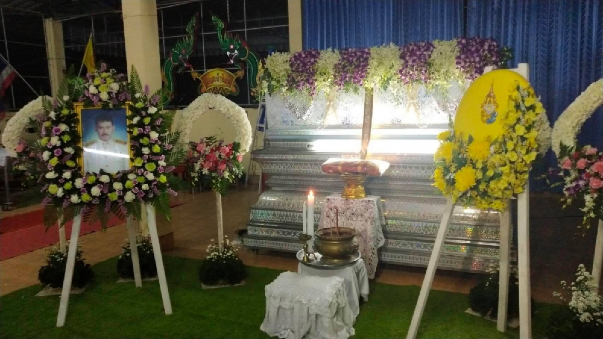 His Majesty sends wreath to teacher slain in Songkhla