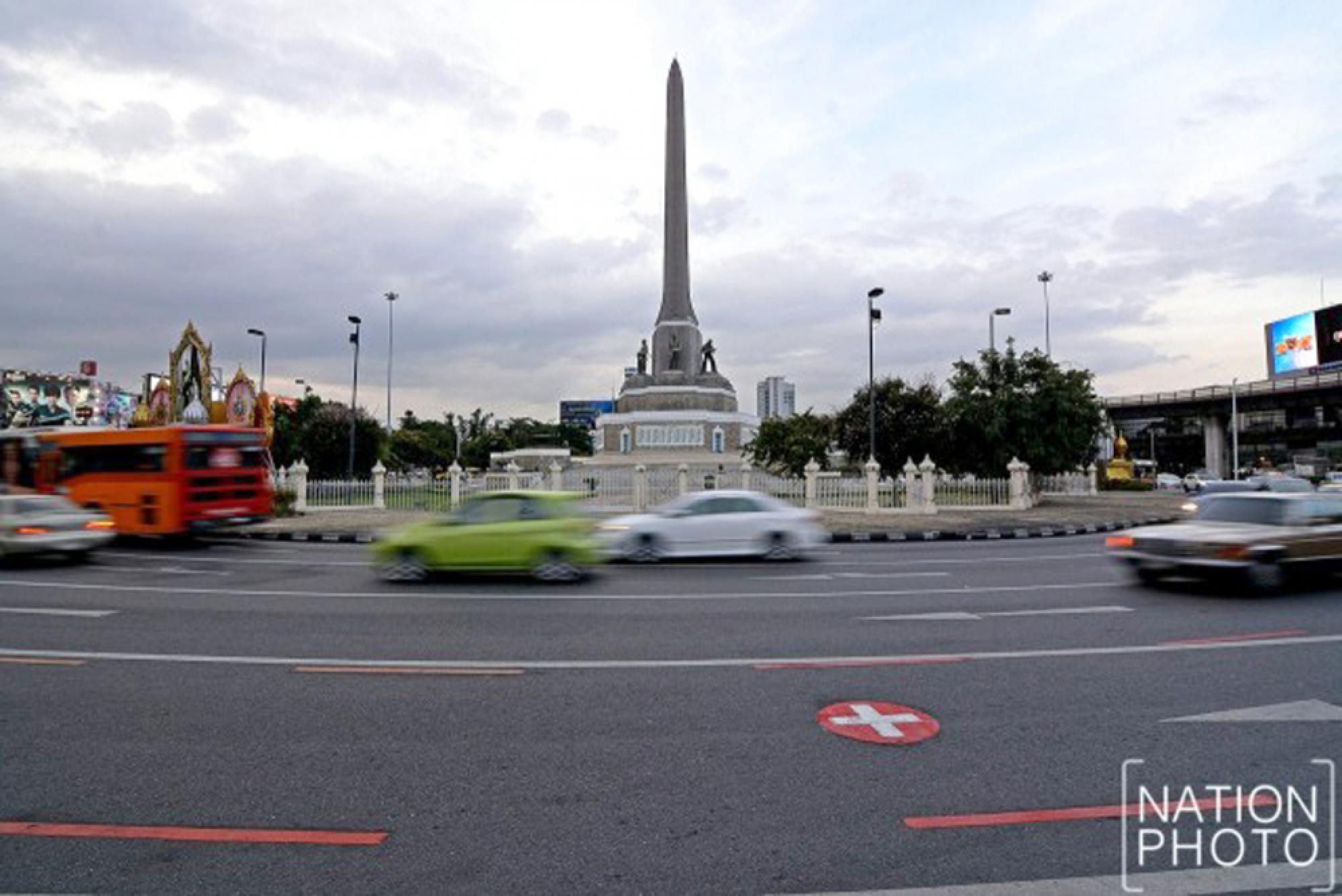Five emergency lanes now in use in Bangkok