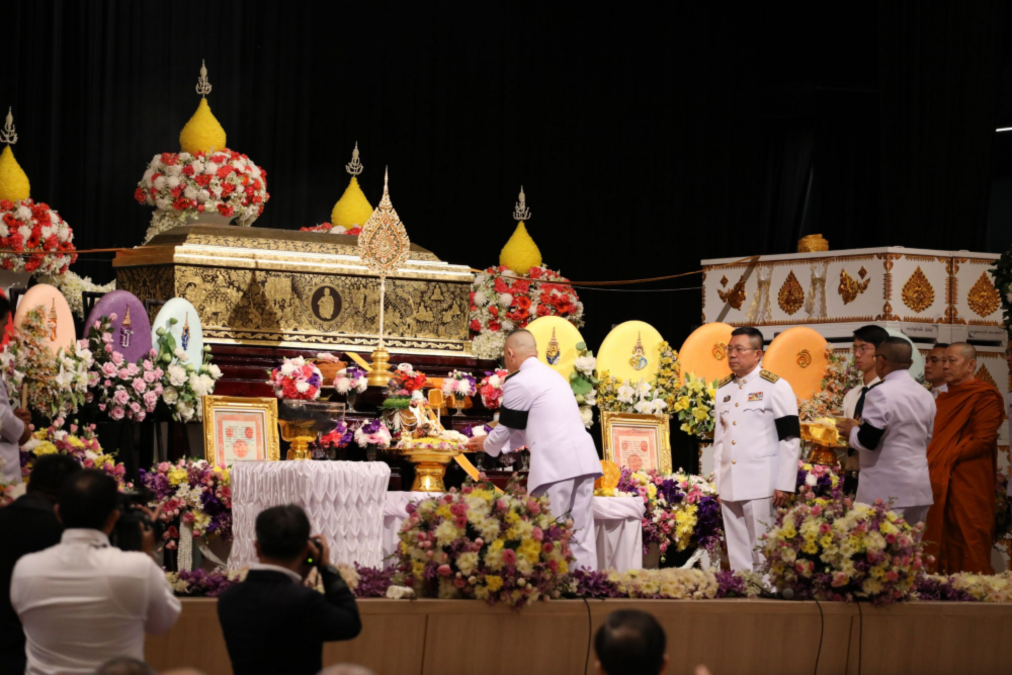 Governor calls for peace as Luang Phor Koon’s ashes are scattered on Mekong