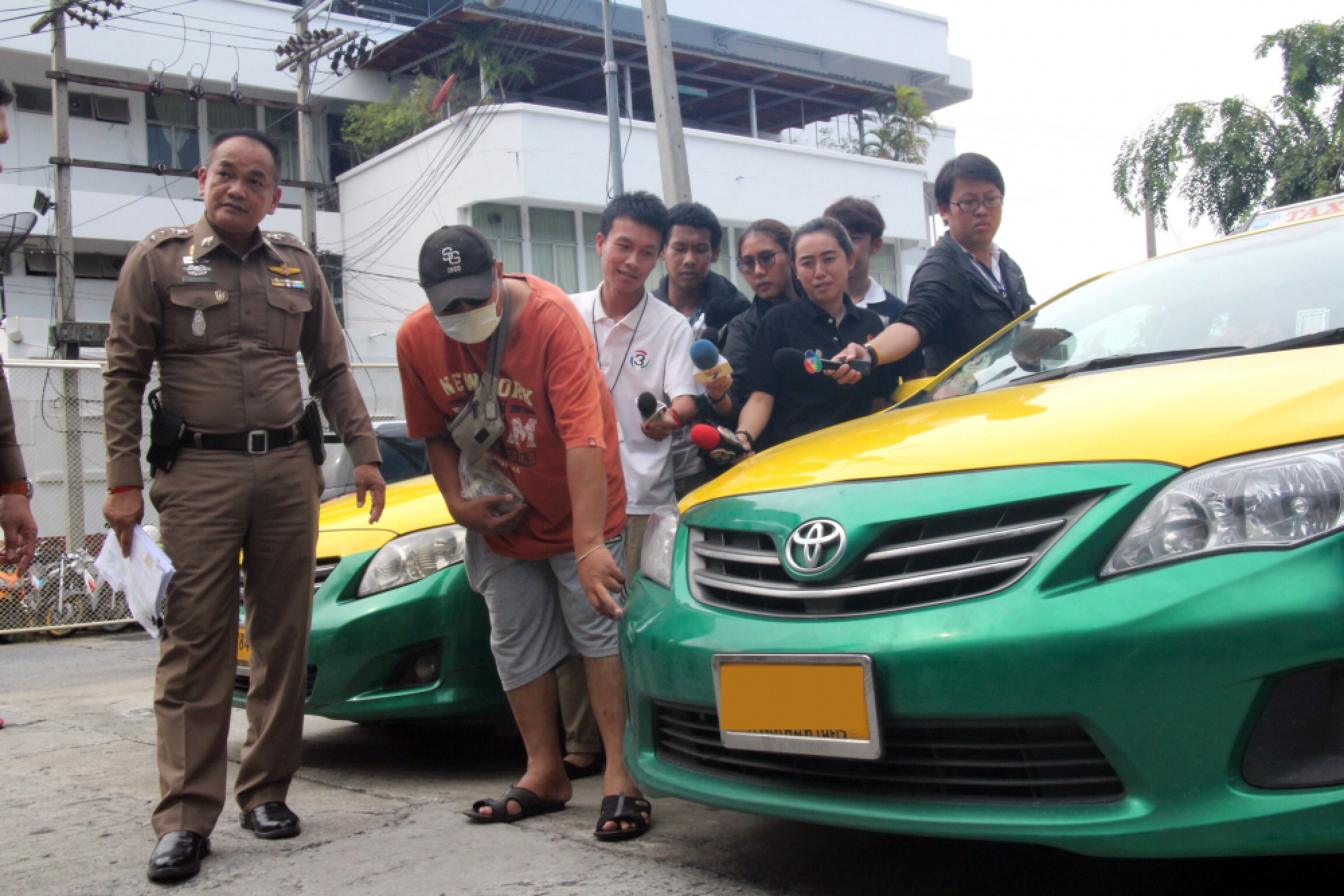 Samui songthaew driver agrees to pay foreigner’s hospital bill after fight