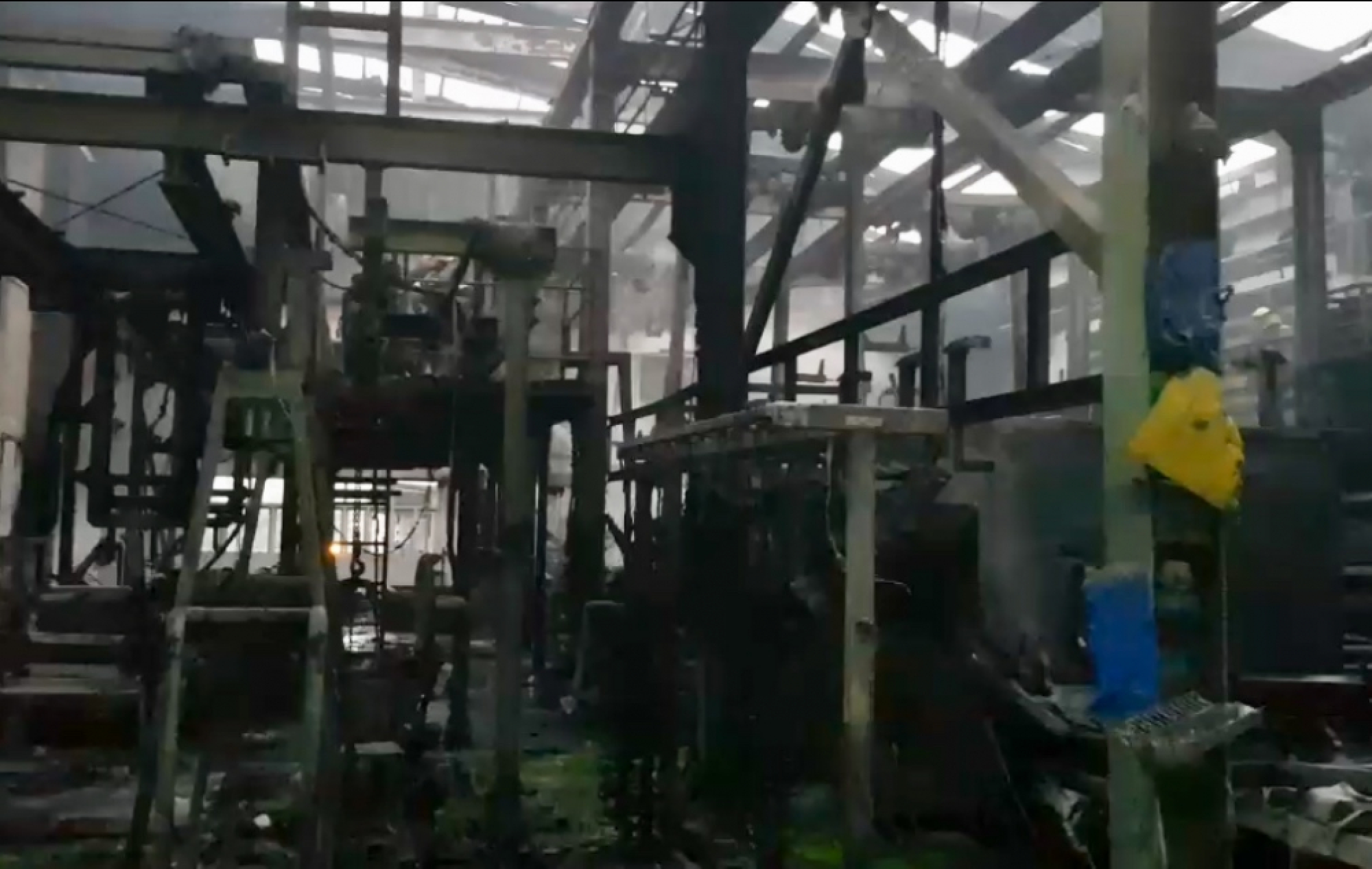 Blaze rips through tap factory in Samut Prakan