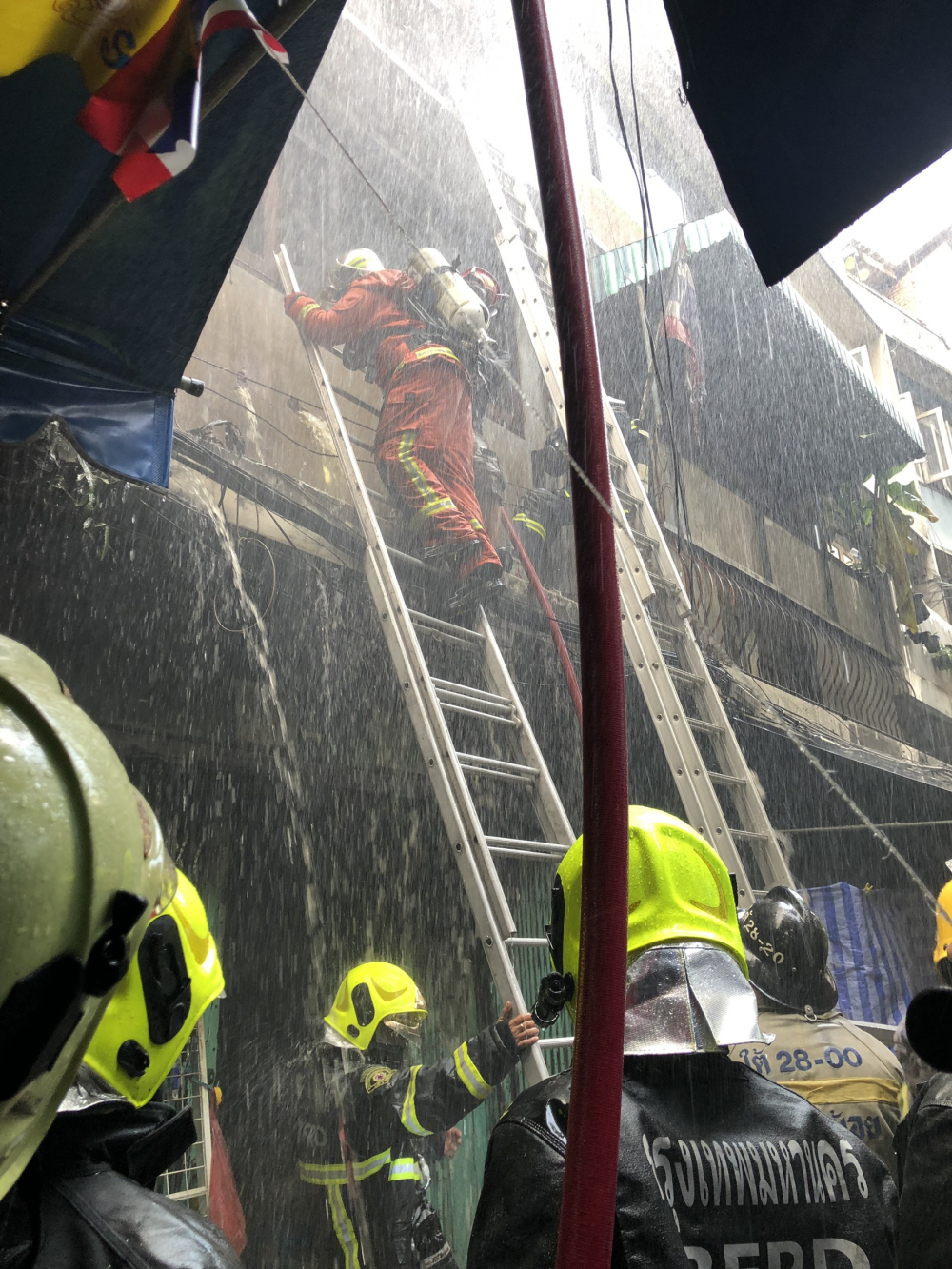 Fire hits shophouse in Yaowarat area