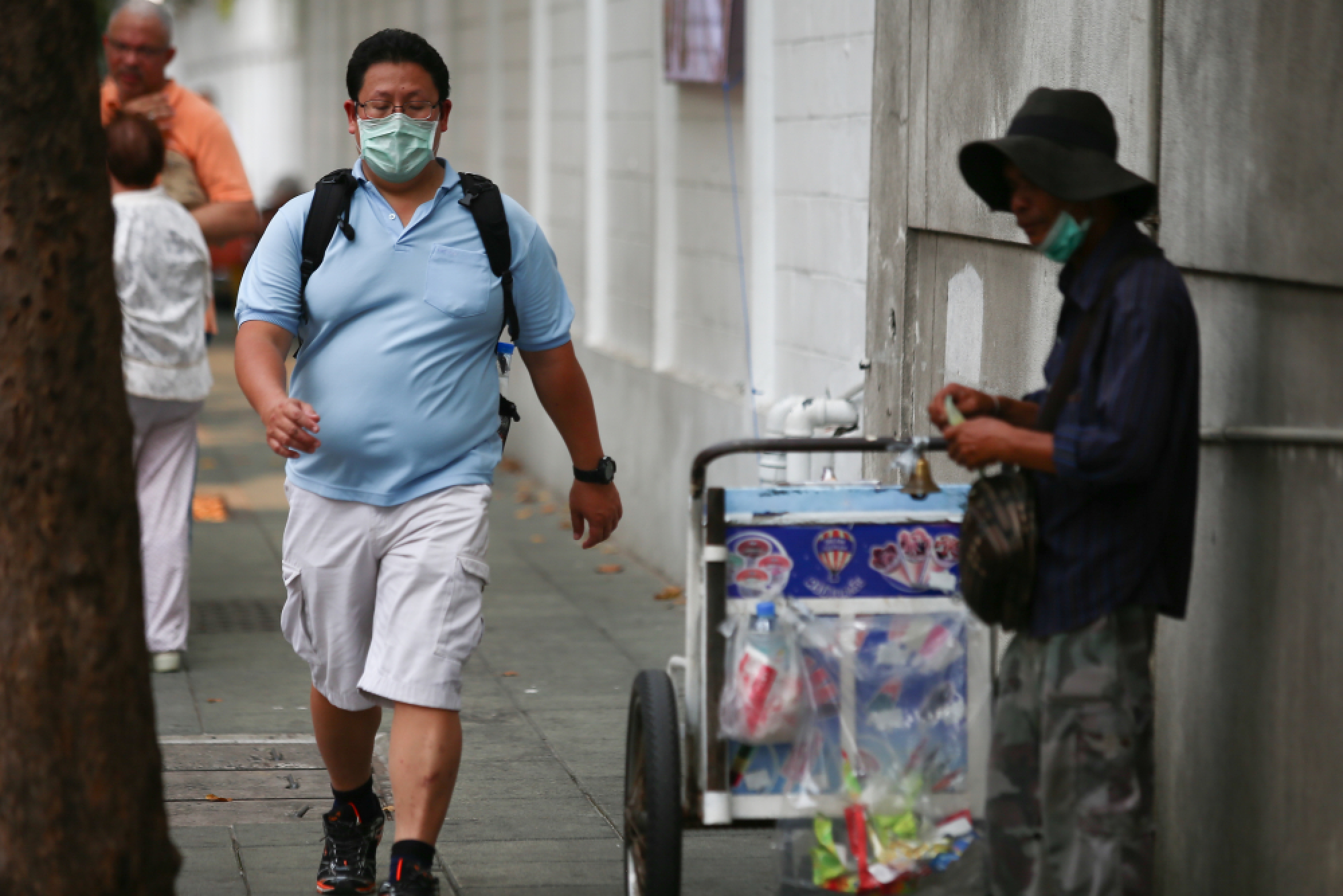 Fleet of small planes to spray water over Rama II Road in bid to fight pollution