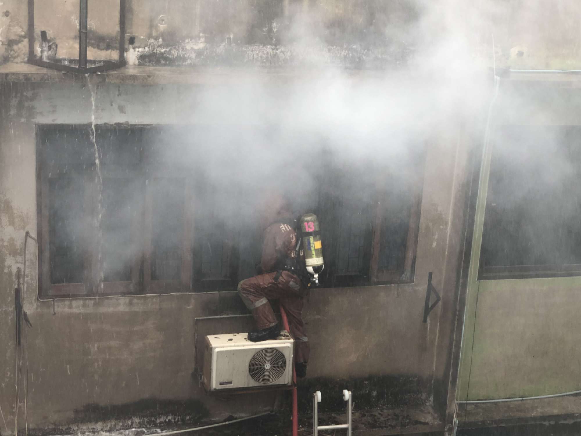 Fire hits shophouse in Yaowarat area