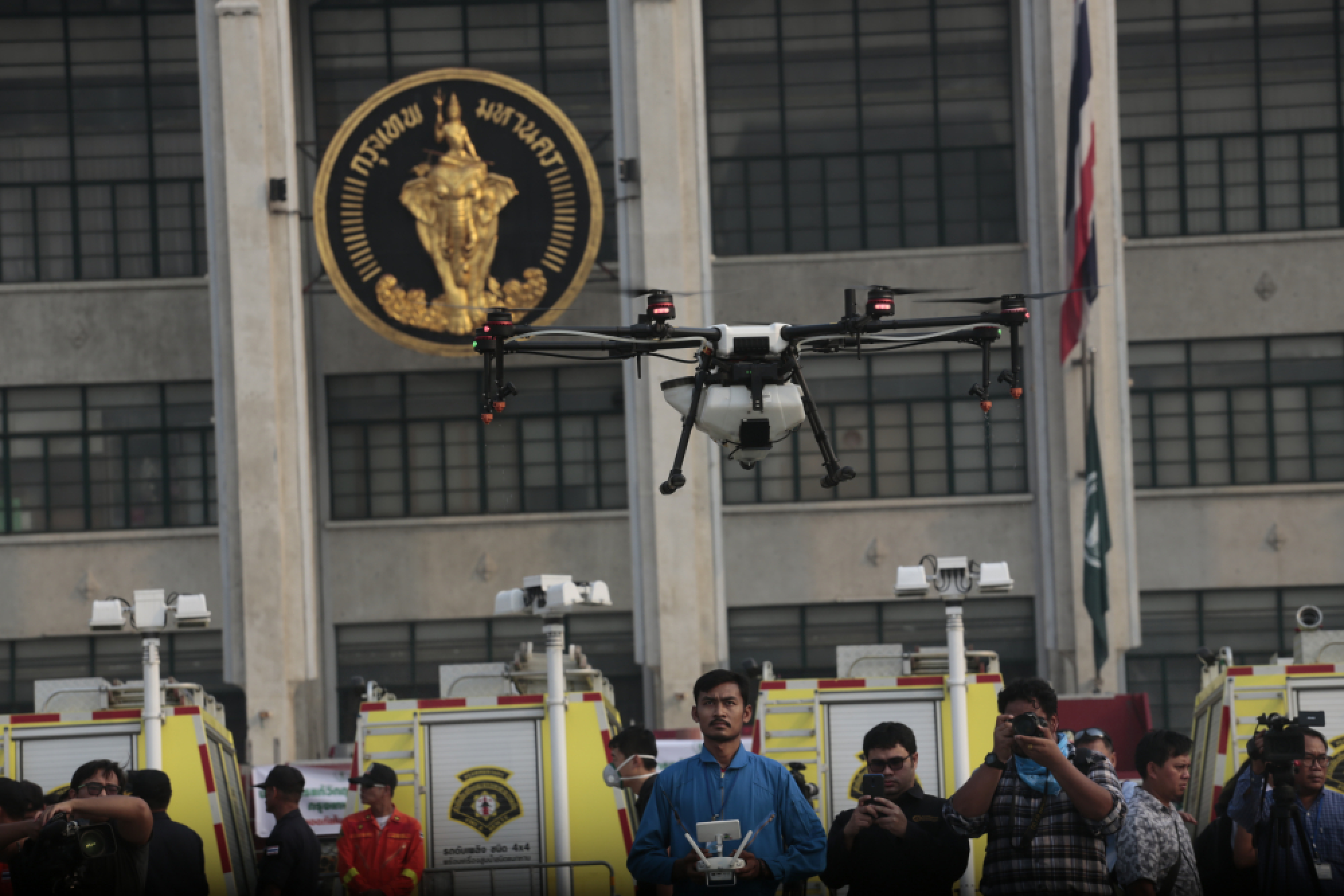 Fleet of small planes to spray water over Rama II Road in bid to fight pollution