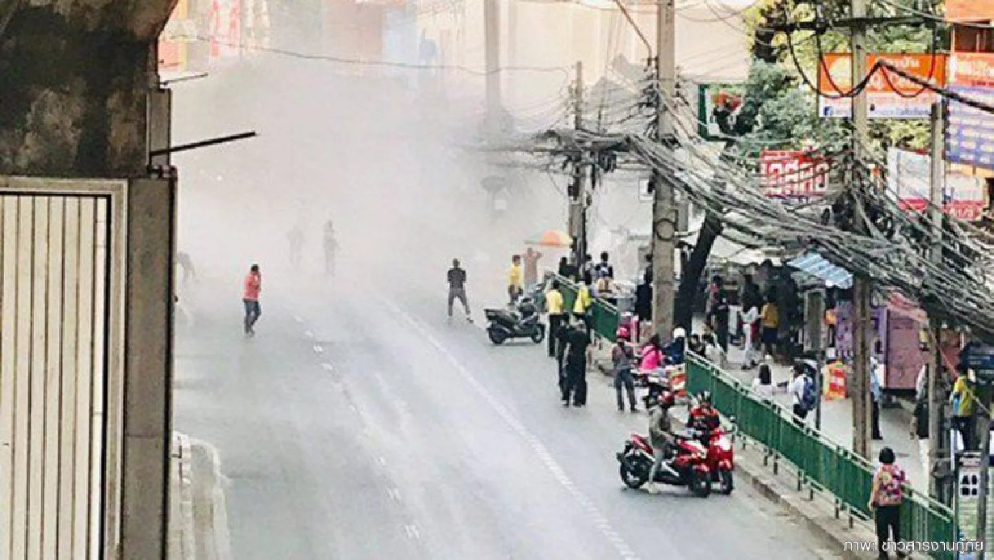 Two injured after collapse of under-demolition building 
