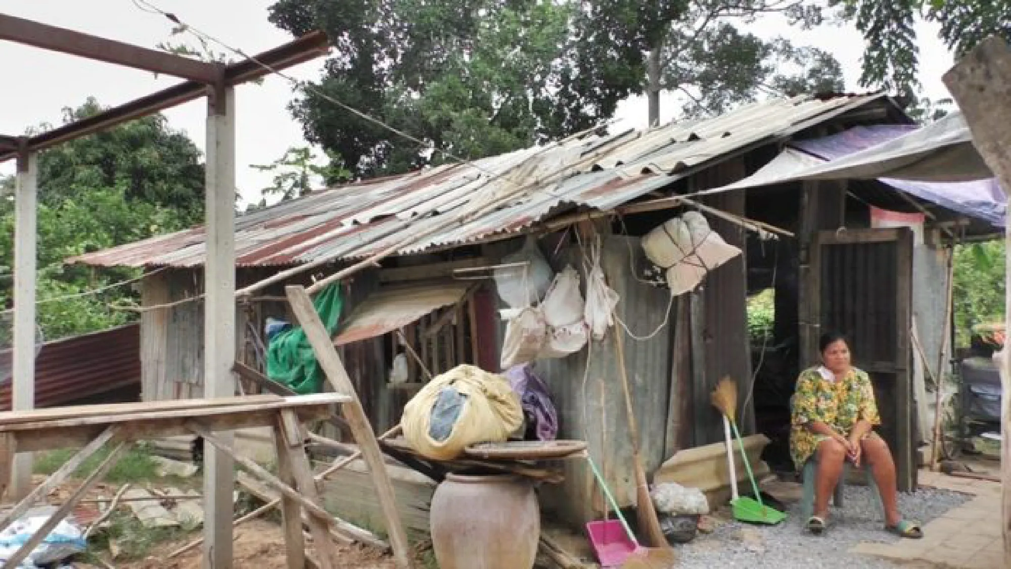 Chai Nat widow begs for kidney transplant so she can take care of young daughter, sick father