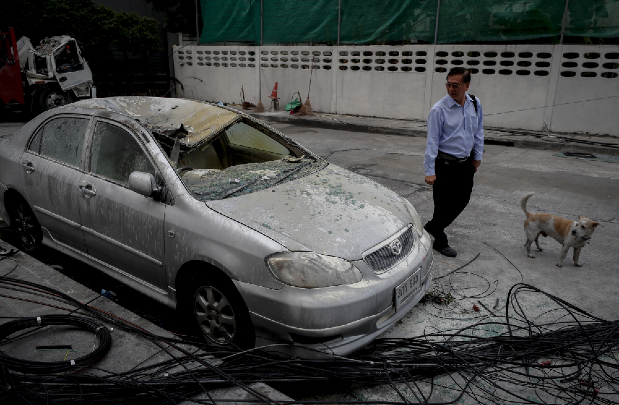 Electricity pole falls on truck and car in Bangkok