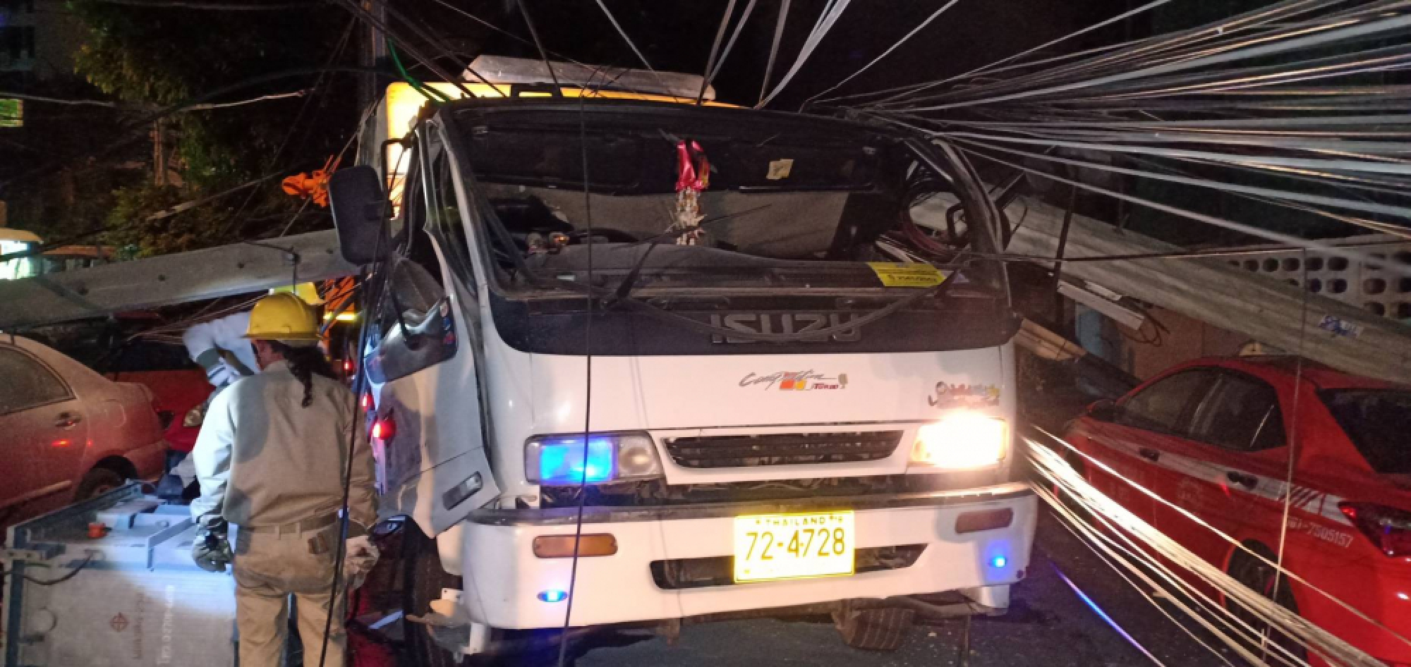 Electricity pole falls on truck and car in Bangkok