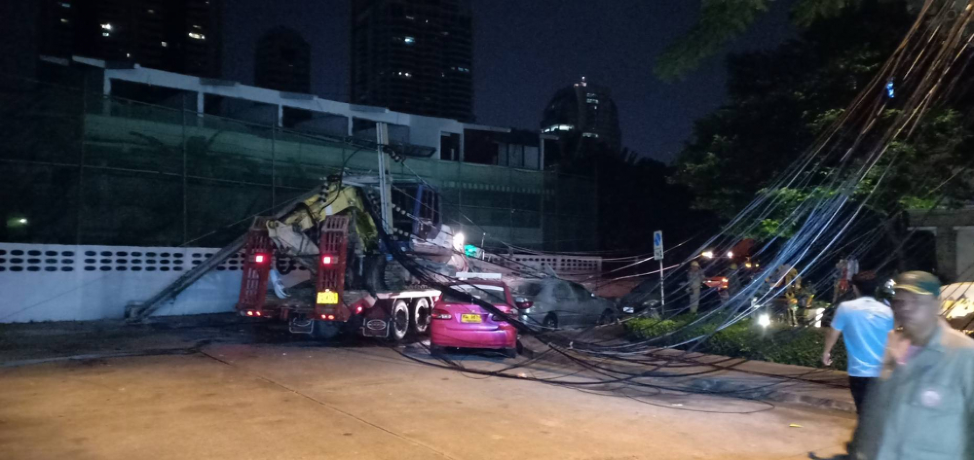 Electricity pole falls on truck and car in Bangkok