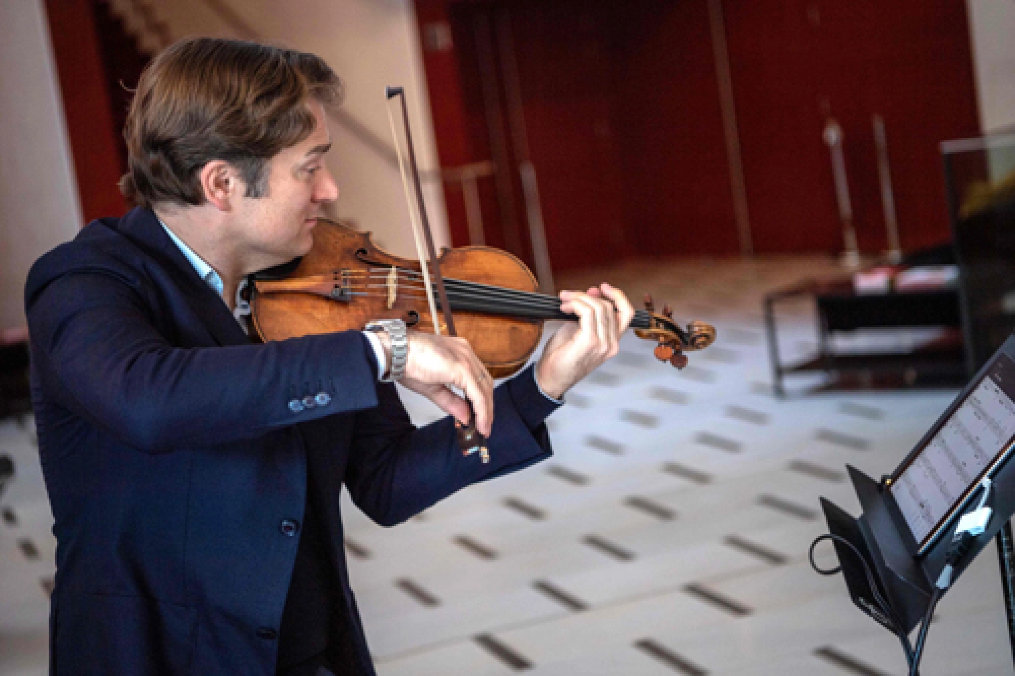 Orchestral manoevres in the light