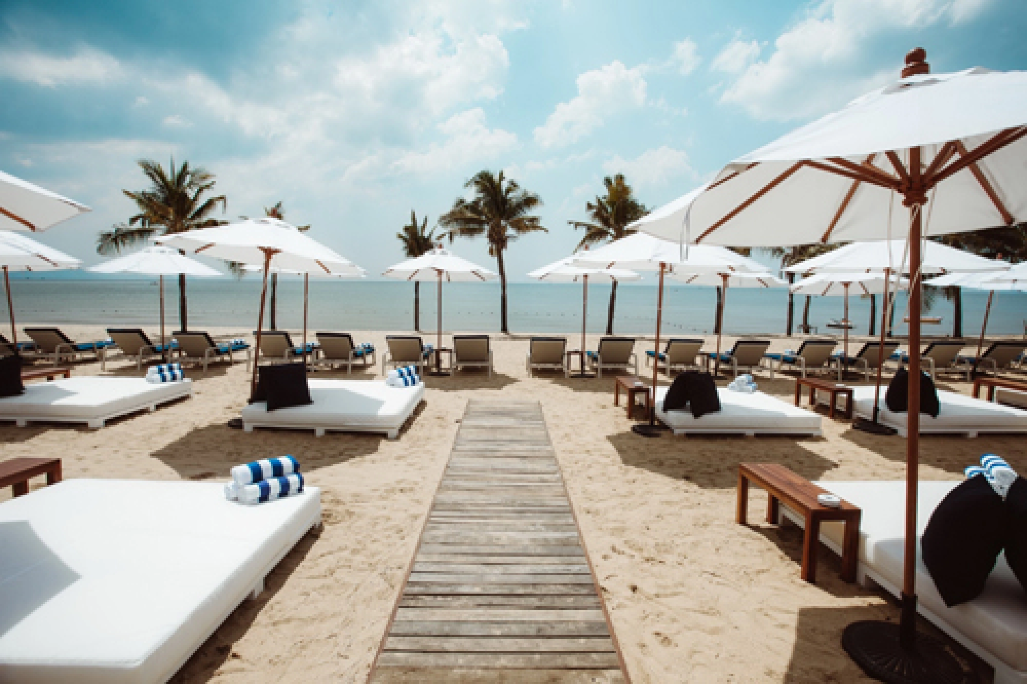 Jomtien partying, Ibiza style