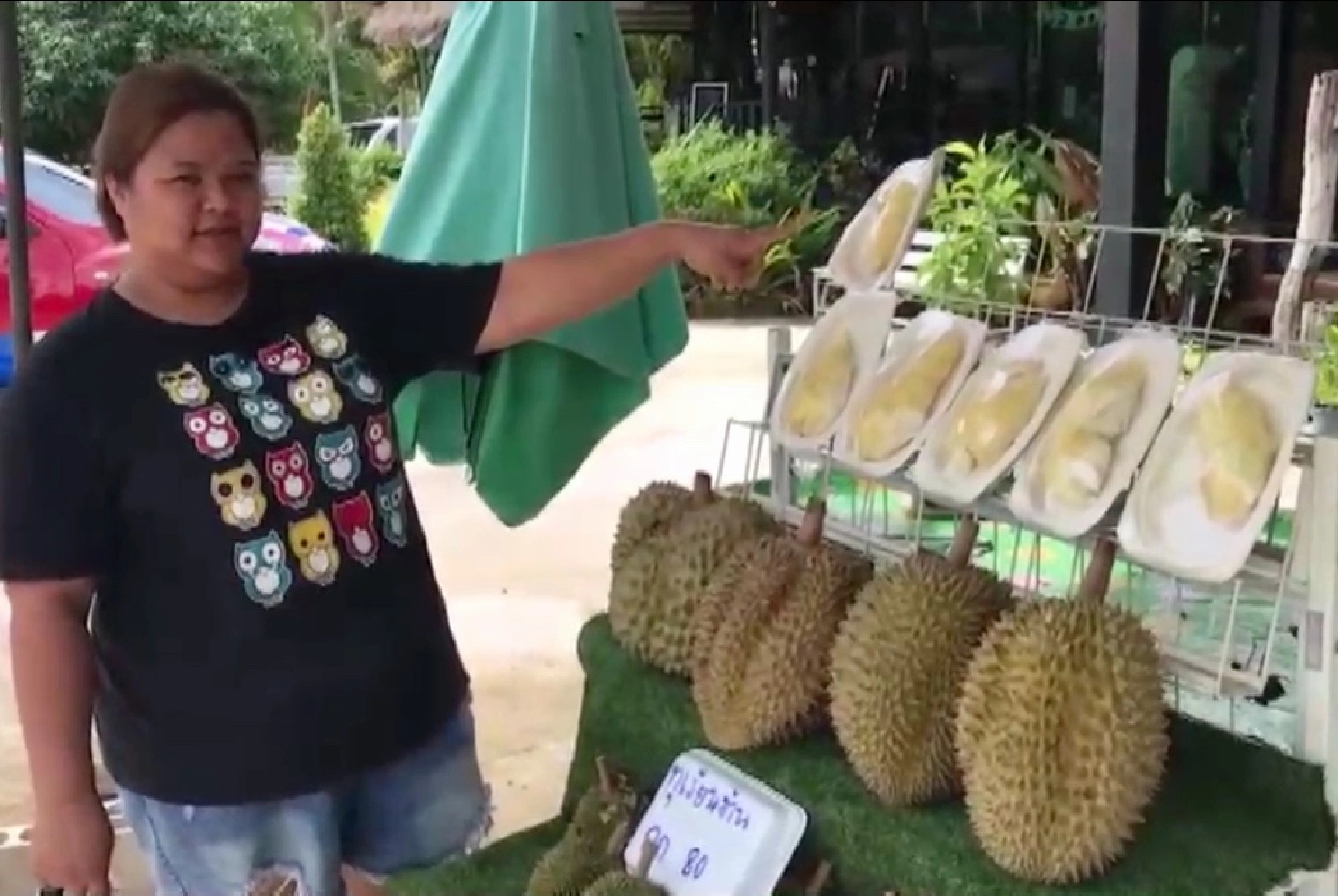 Krabi trader hunts durian thief