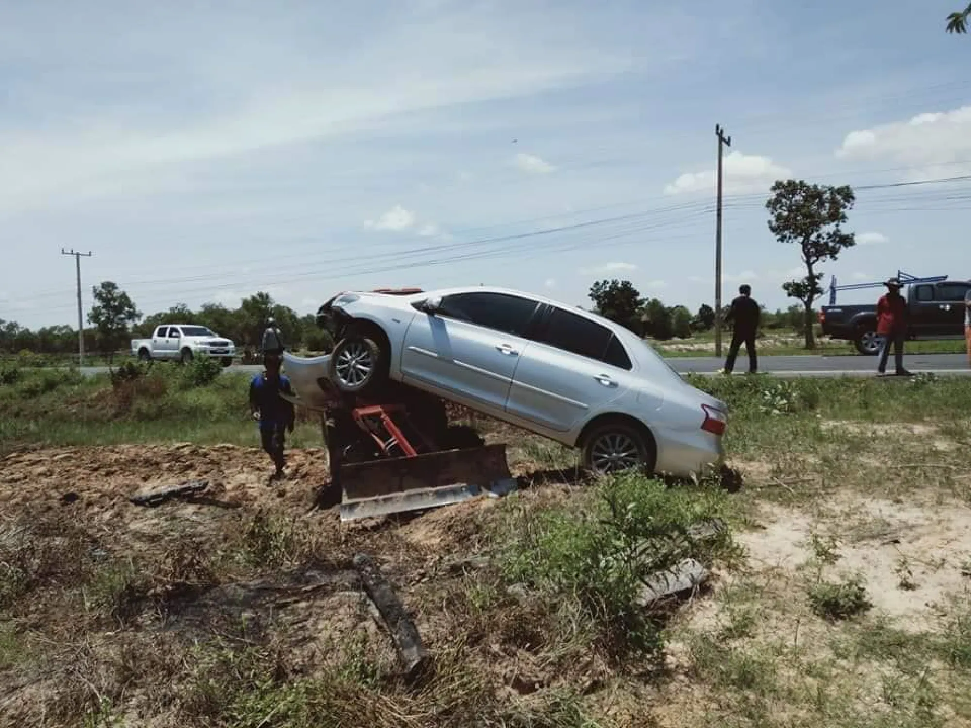 Roi Et tractor driver injured in crash