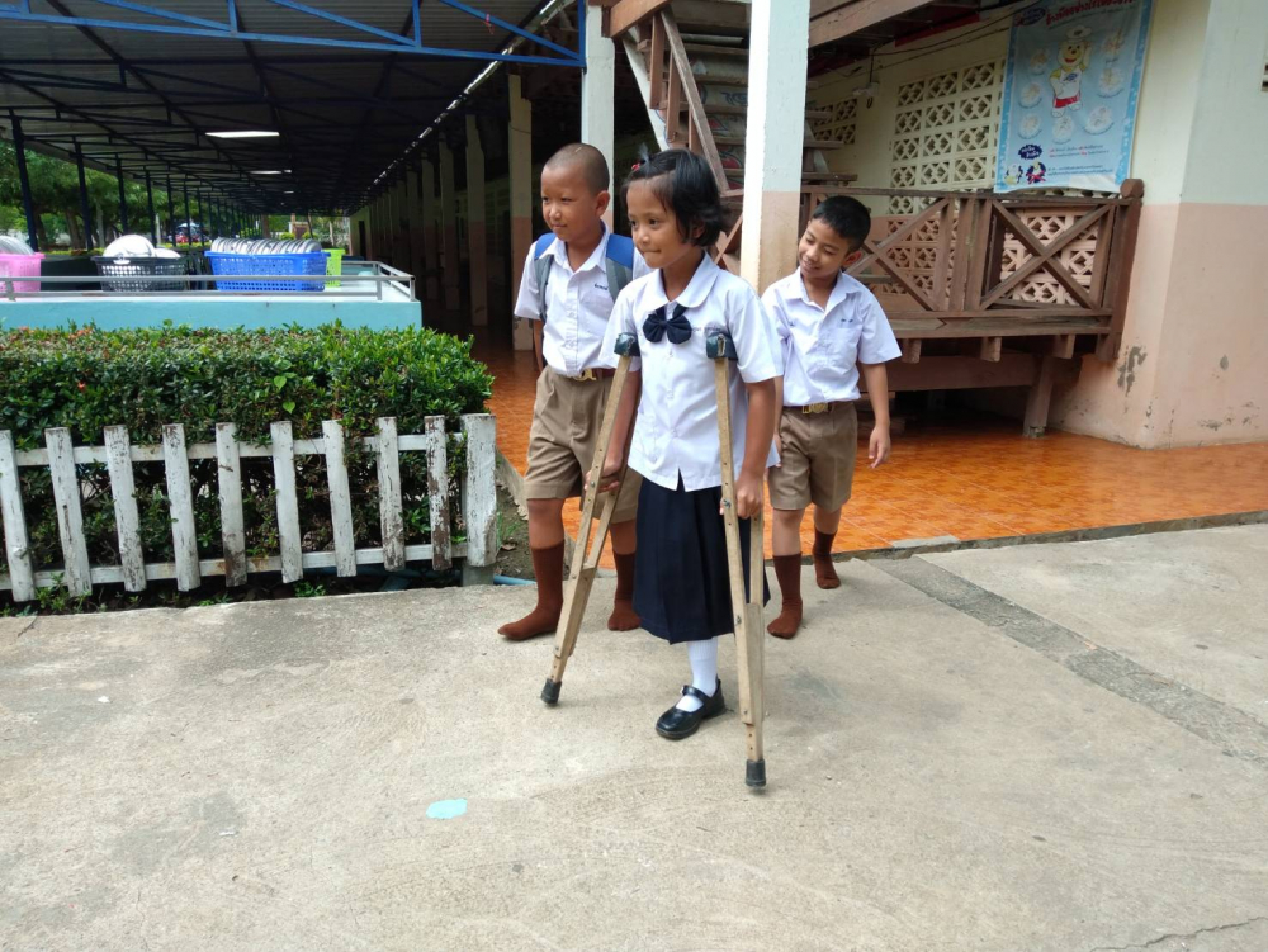 Poor mother begs for prosthetic leg for 9-year-old girl