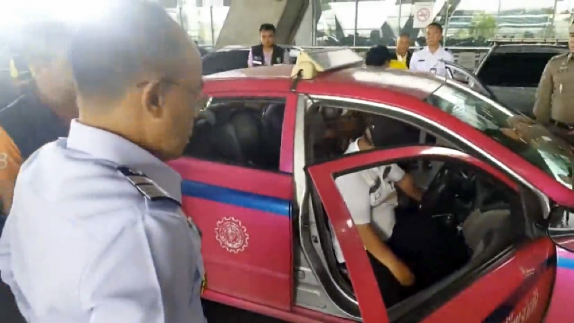 Cabbie arrested for cheating British tourist with Bt4,000 fare